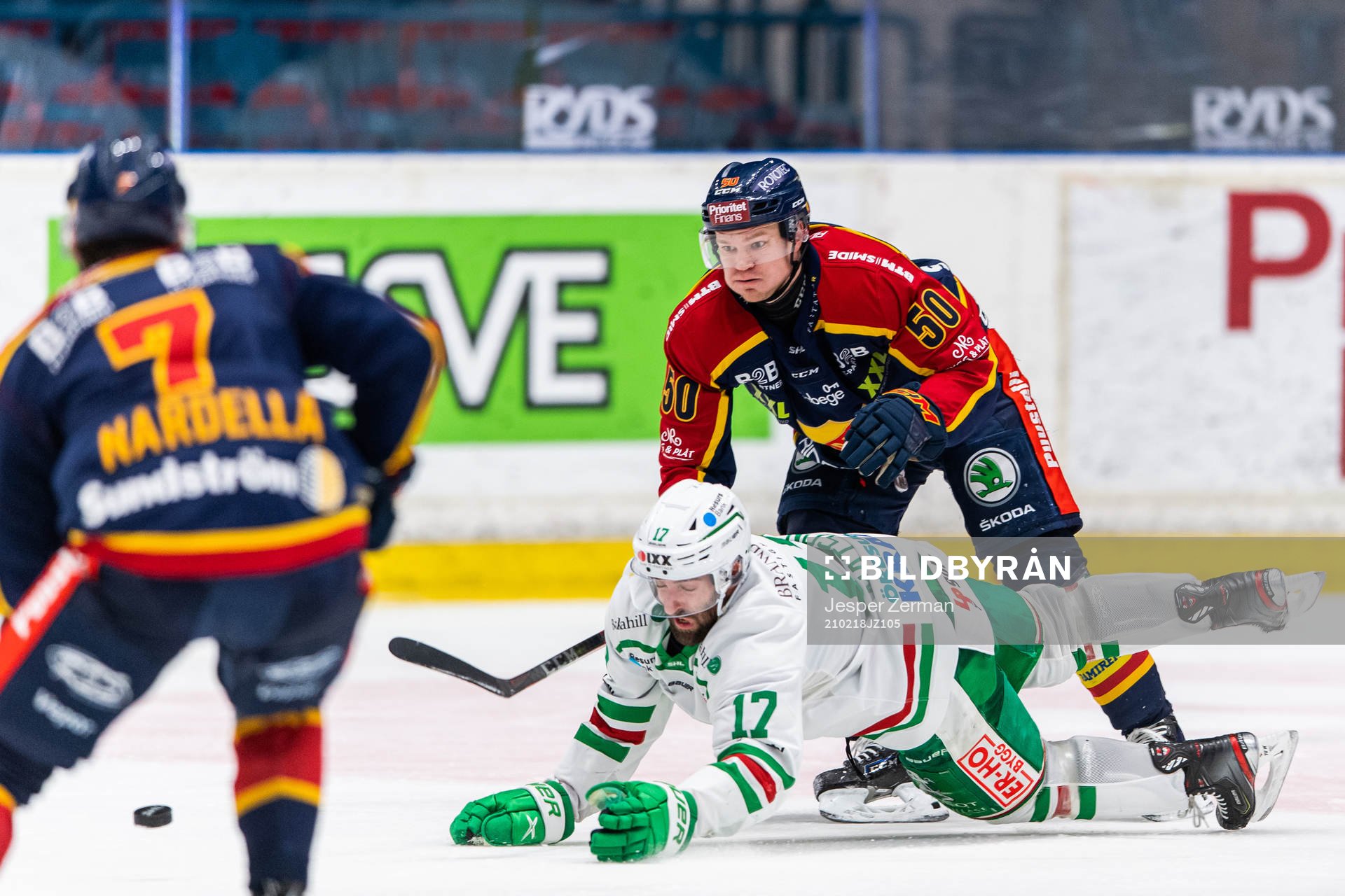 Rögles Taylor Matson och Djurgårdens Tobias Ekberg