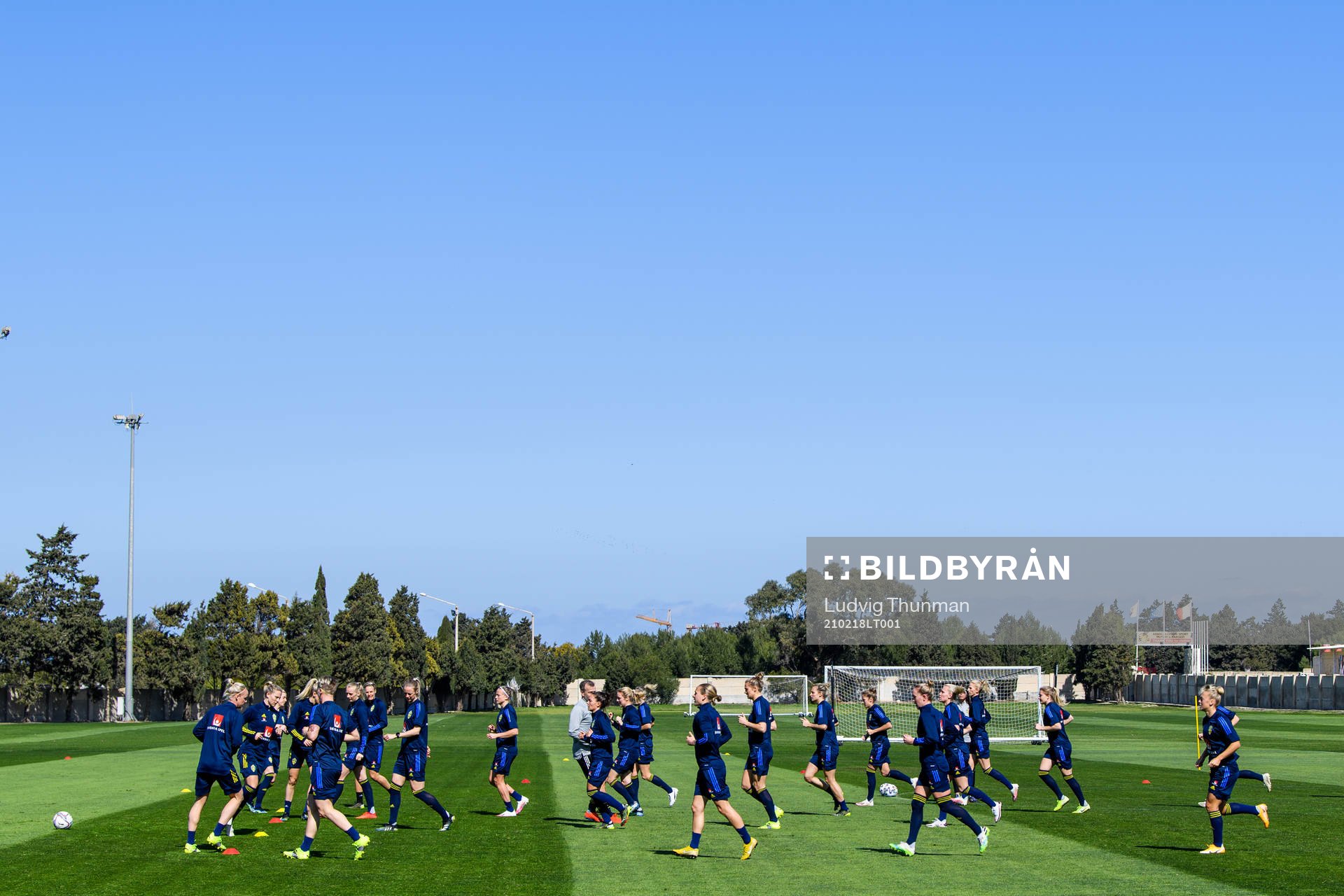 Players warm up