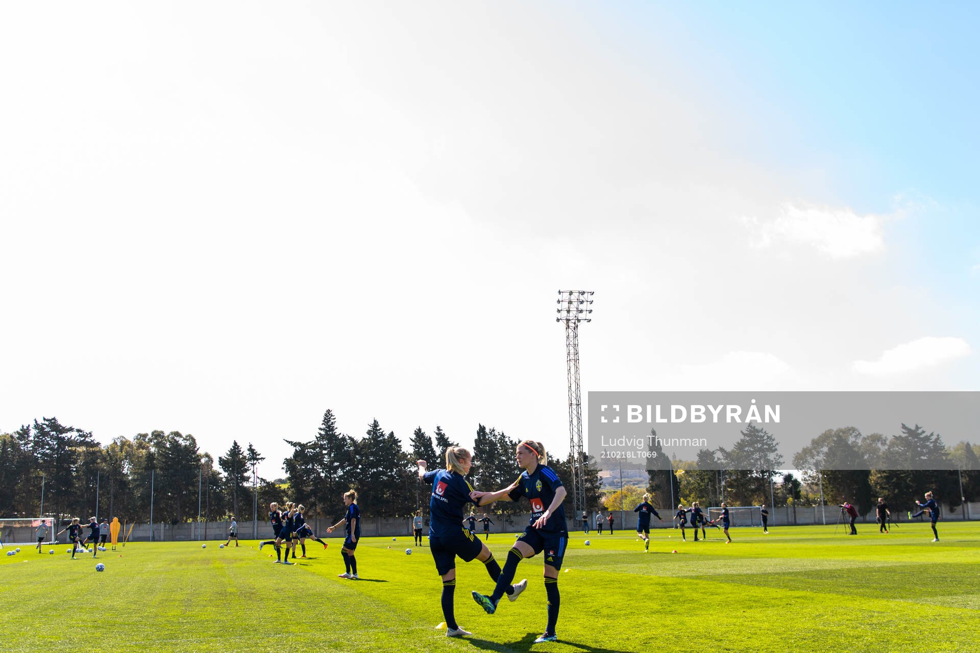 Players warm up