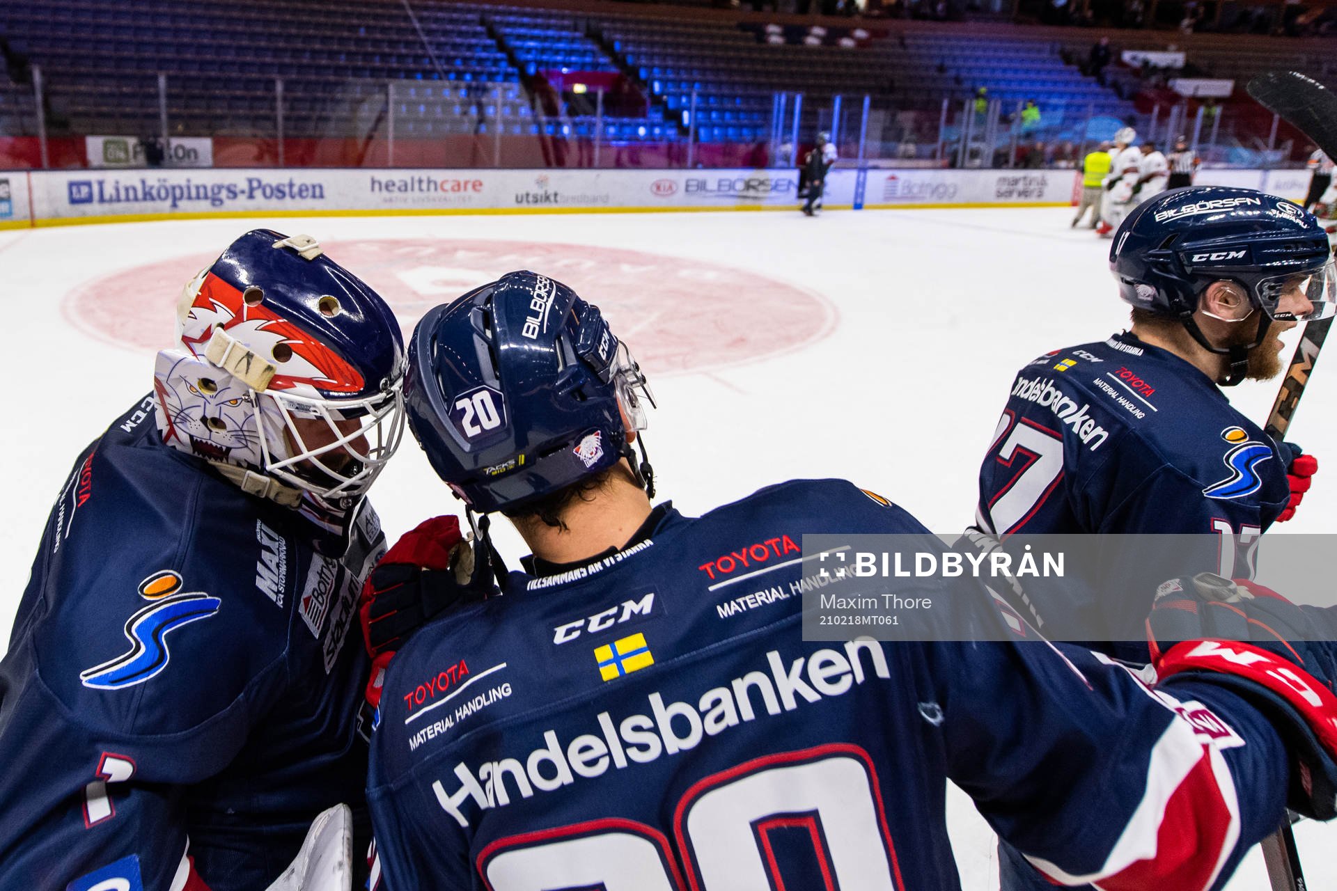 Linköpings målvakt David Rautio och Nikola Pasic jublar