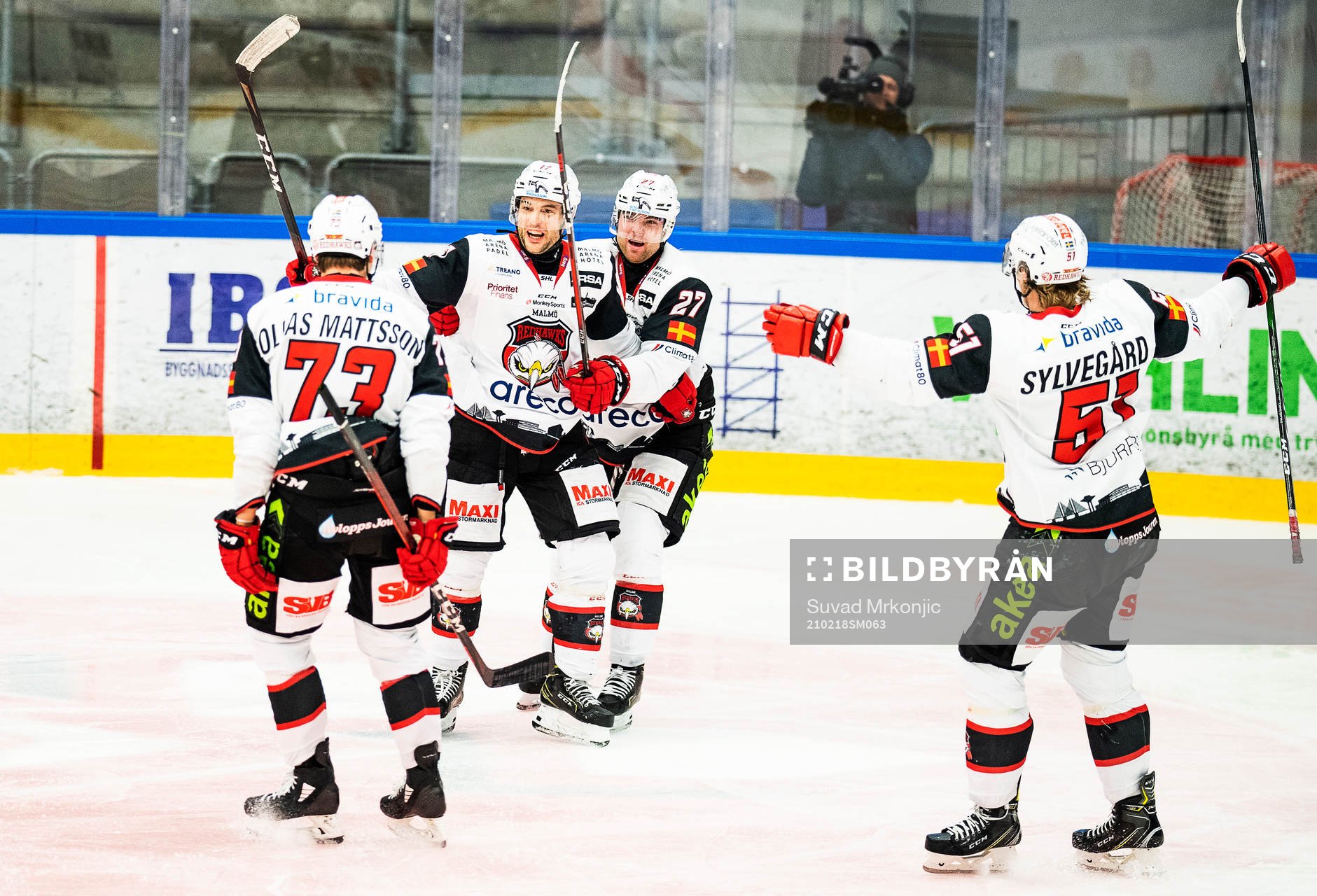 Malmö Redhawks Ponthus Westerholm jublar med lagkamrater