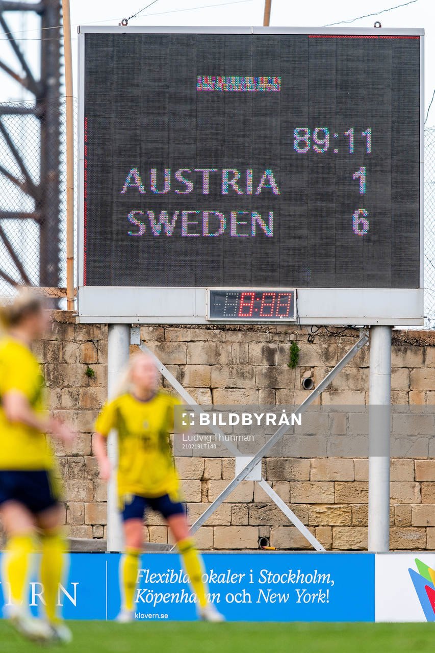 The scoreboard shows the result 1-6
