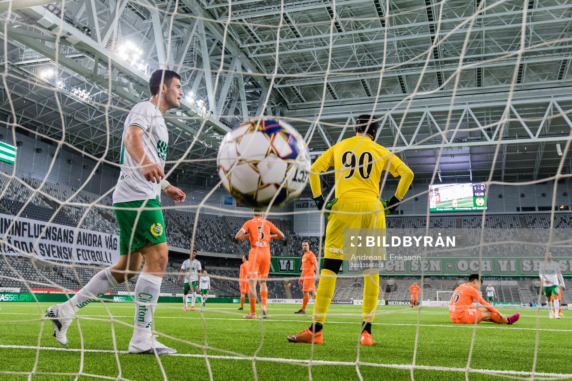Hammarbys Astrit Selmani jublar eftr att ha gjort 2-0 för