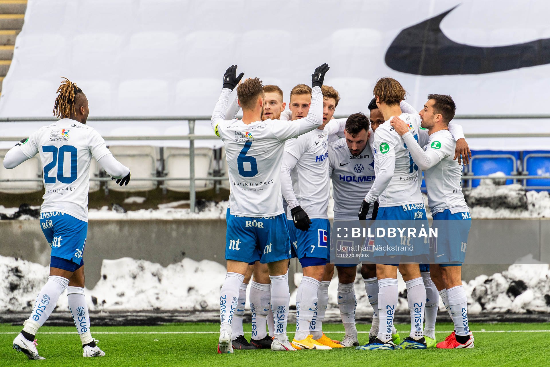 IFK Norrköpings Sead Haksabanovic jublar med lagkamrater