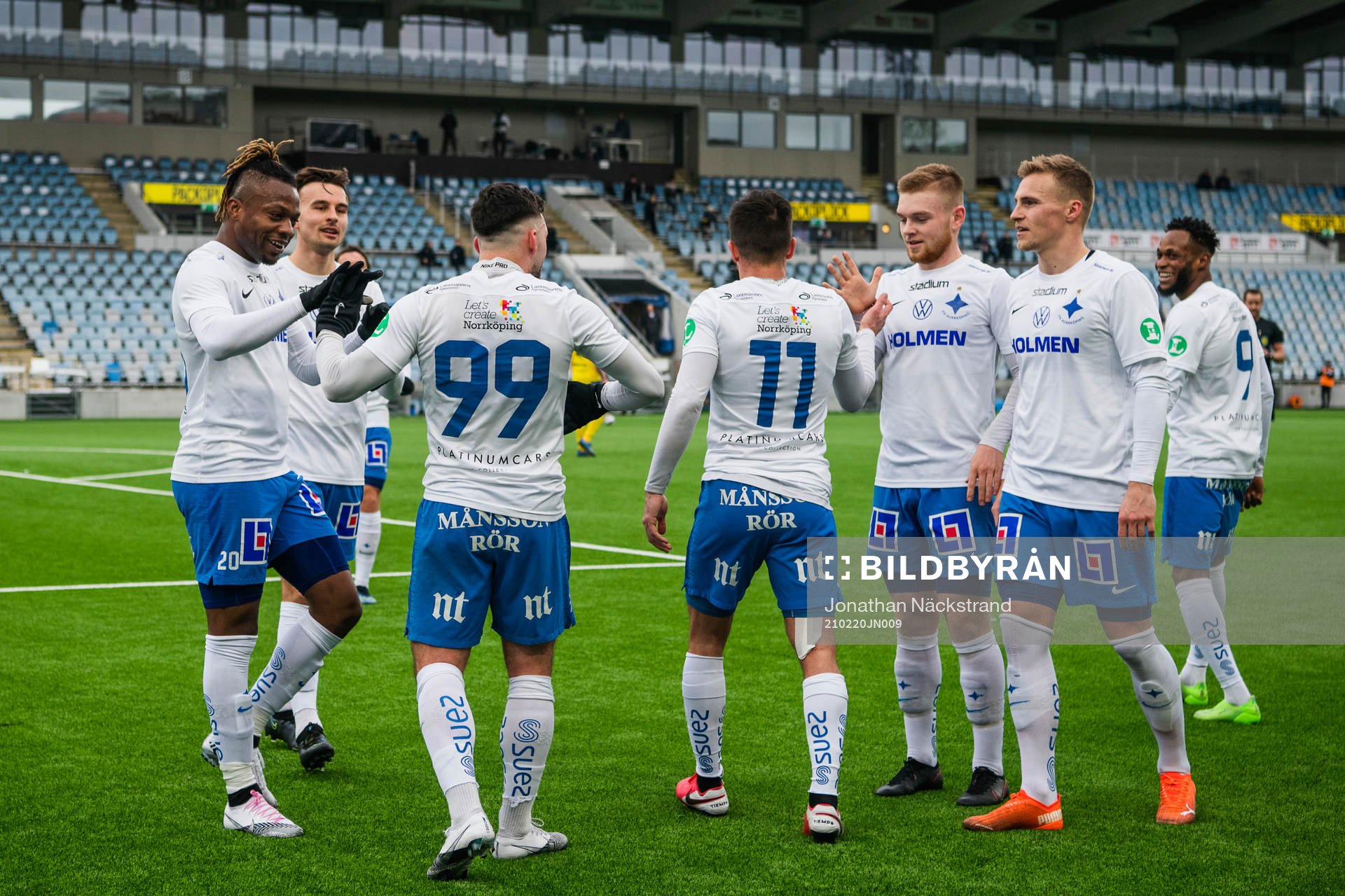 IFK Norrköpings Sead Haksabanovic jublar med lagkamrater efter att han gjort 2-0 under fotbollsmatchen i Svenska Cupen mellan IFK Norrköping och GIF Sundsvall den 20 februari 2021 i Norrköping.