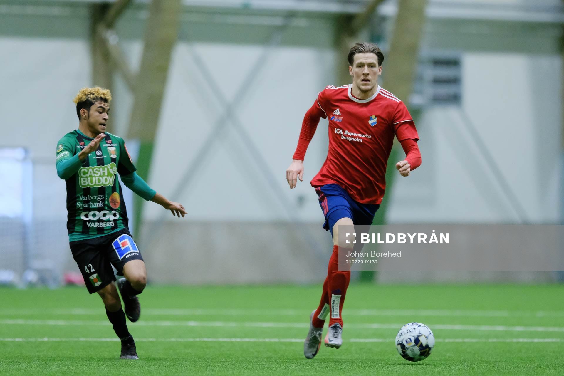 Östers John Stenberg jagas av Varbergs Keanin Ayer Boya
