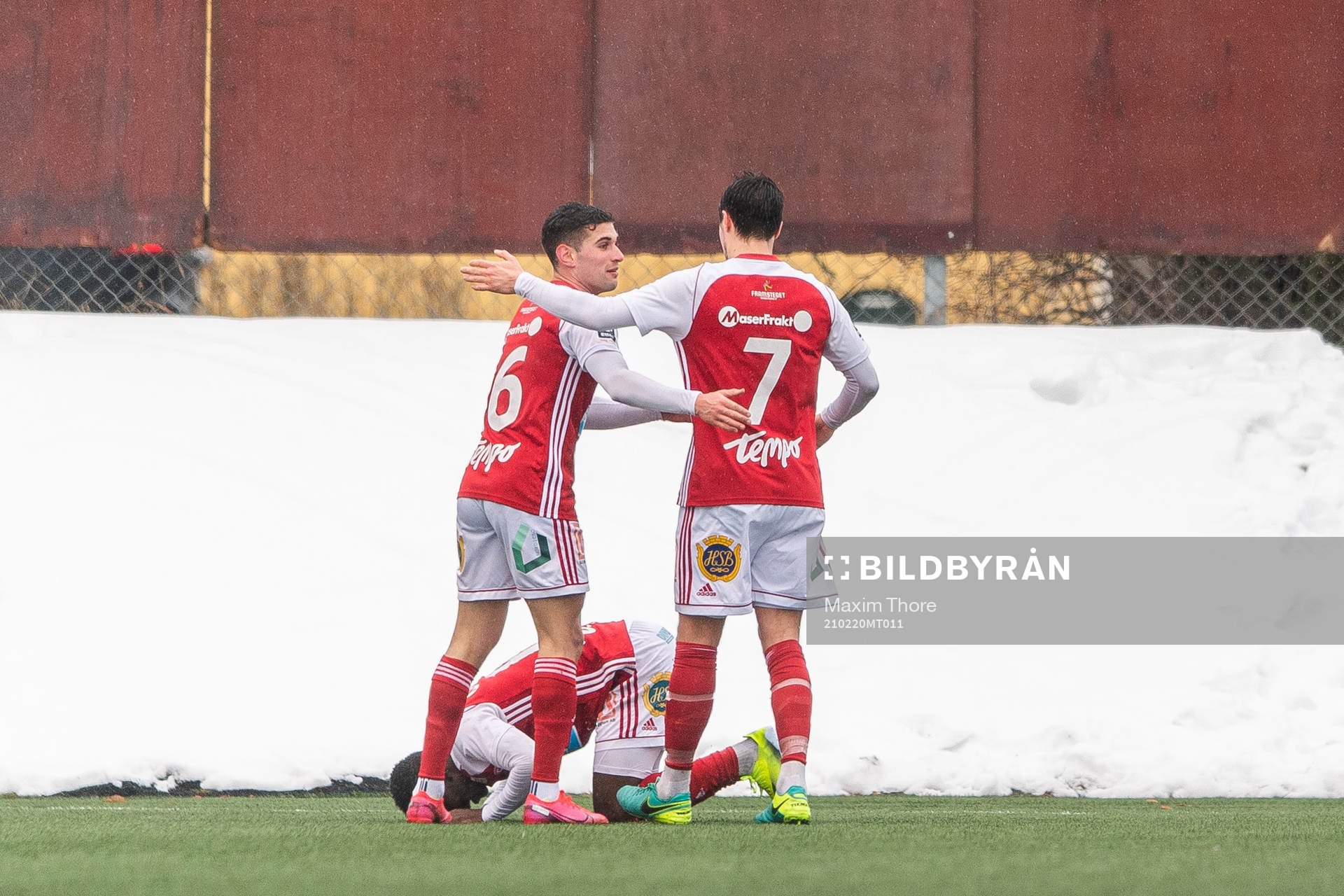 Sandvikens Naeem Mohammed jublar med lagkamrater