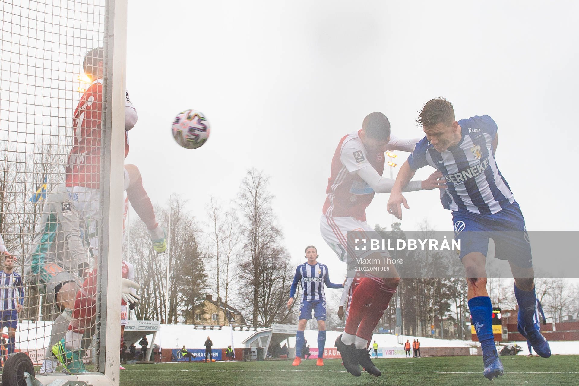 IFK Göteborgs Pontus Wernbloom gör 1-1 under fotbollsmatchen i Svenska Cupen mellan Sandviken och IFK Göteborg den 20 februari 2021 i Sandviken.