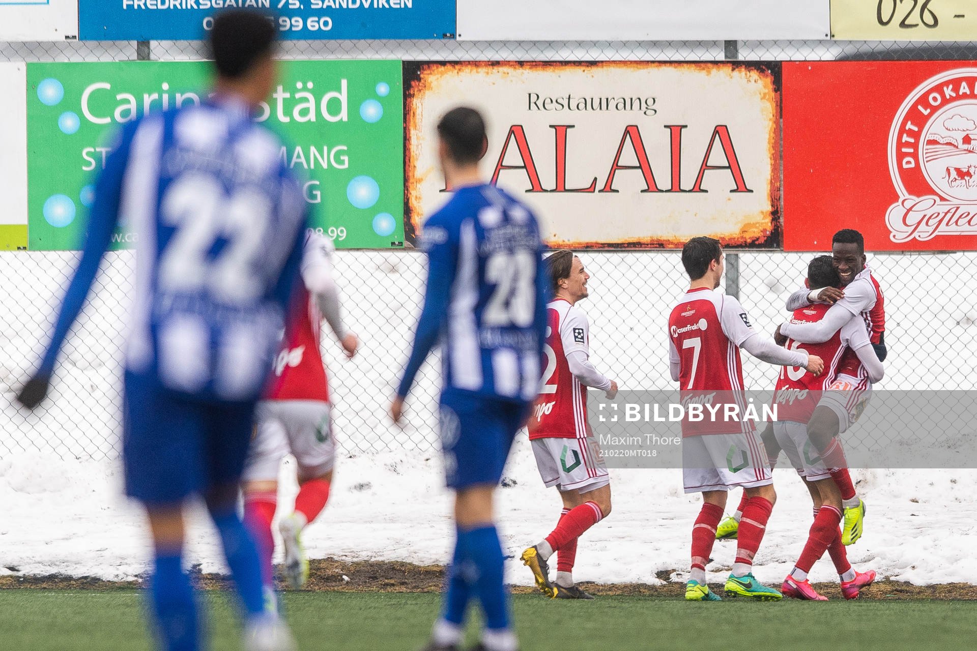 Sandvikens Naeem Mohammed jublar med lagkamrater