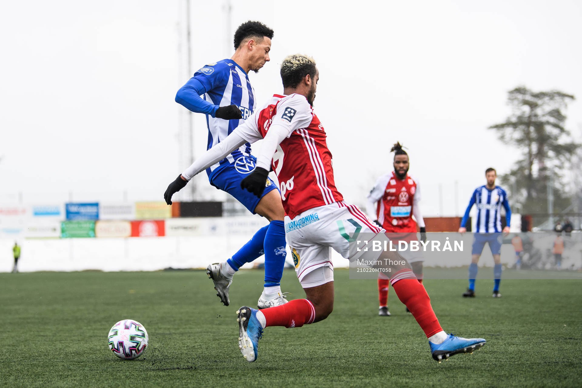 IFK Göteborgs Tobias Sanaoch Sandvikens Yannick Mukunzi