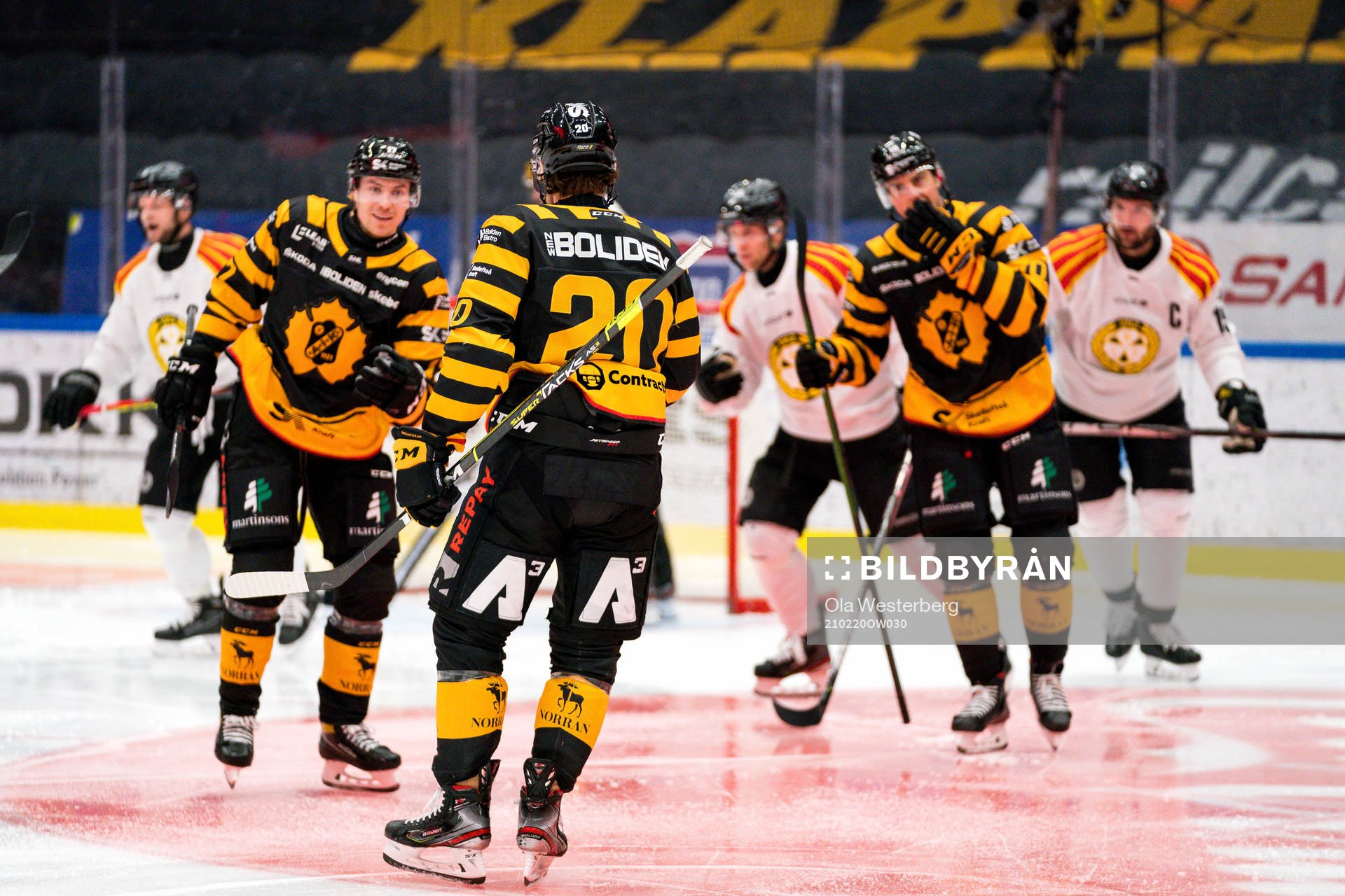 Skellefteås Roland McKeown och Pär Lindholm jublar