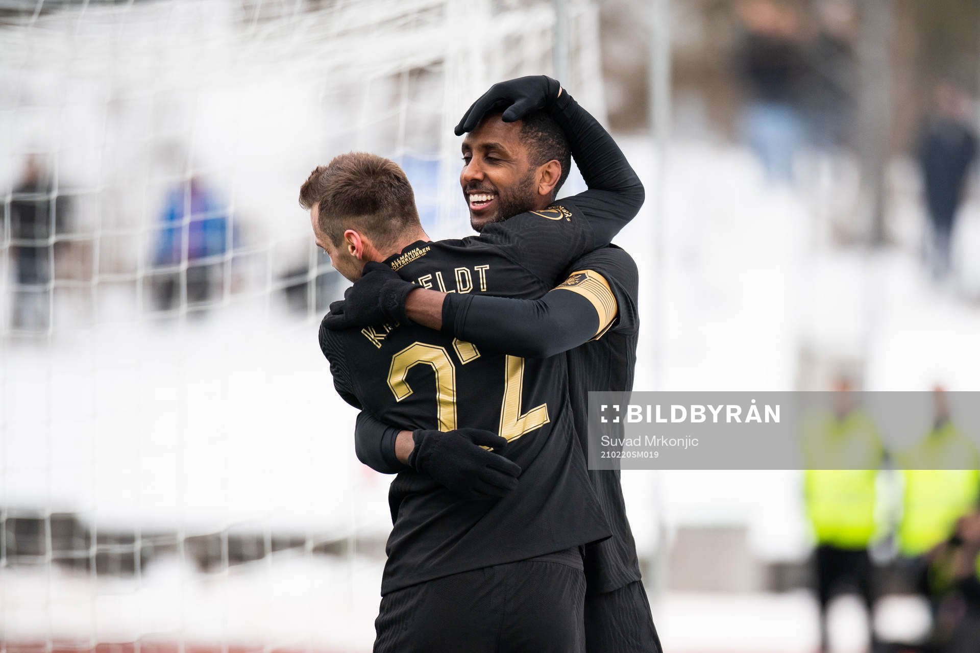 s Henok Goitom jublar med Filip Rogic  aefter 0-1