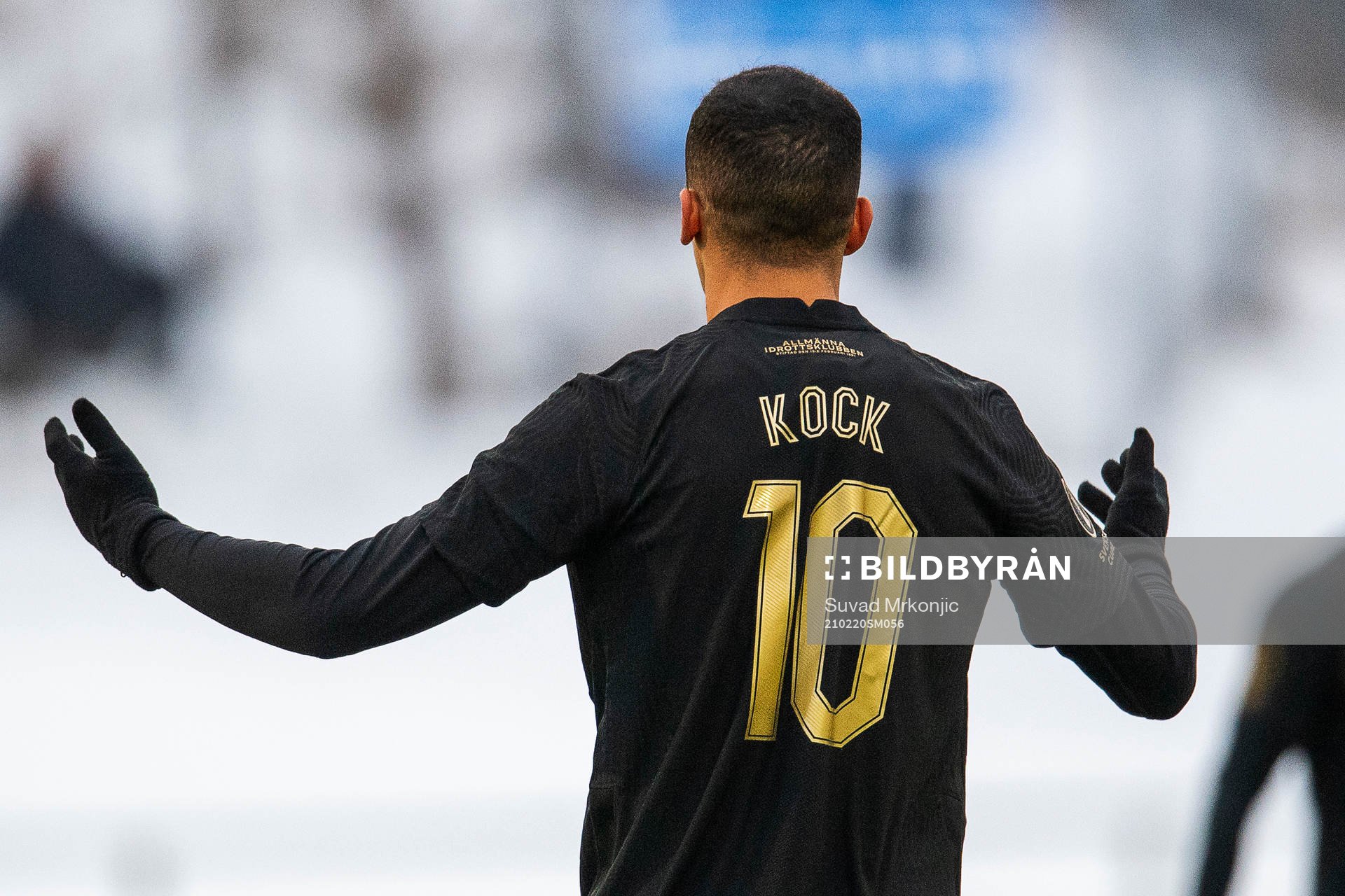 s Nabil Bahoui med Putte Kocks namn på ryggen på