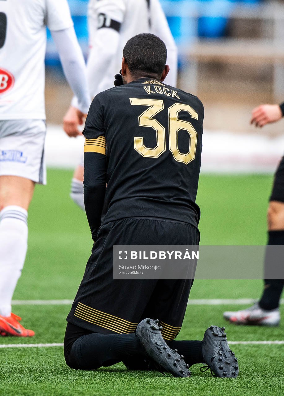 s Henok Goitom med Putte Kocks namn på ryggen av