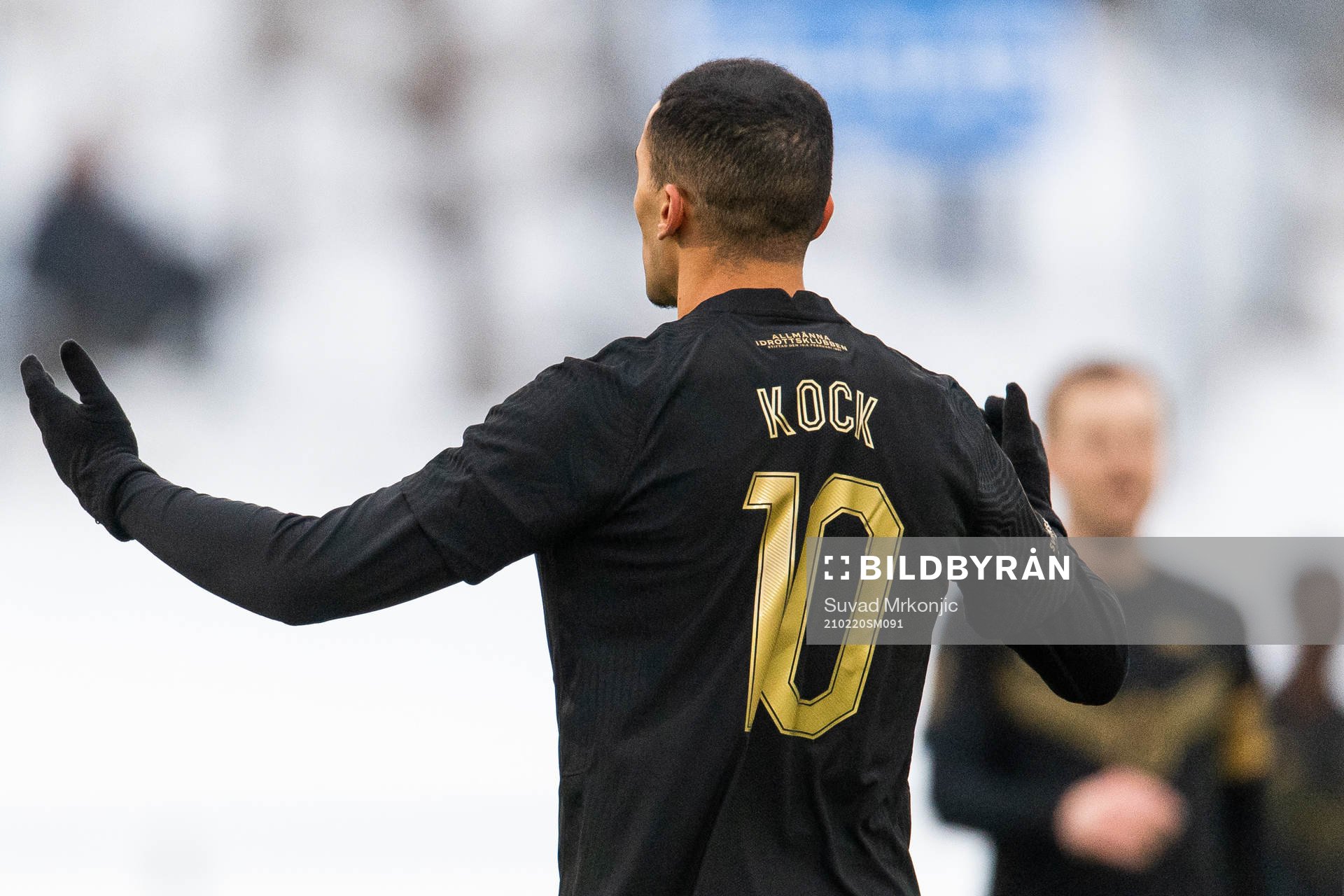 s Nabil Bahoui med Putte Kocks namn på tröjan