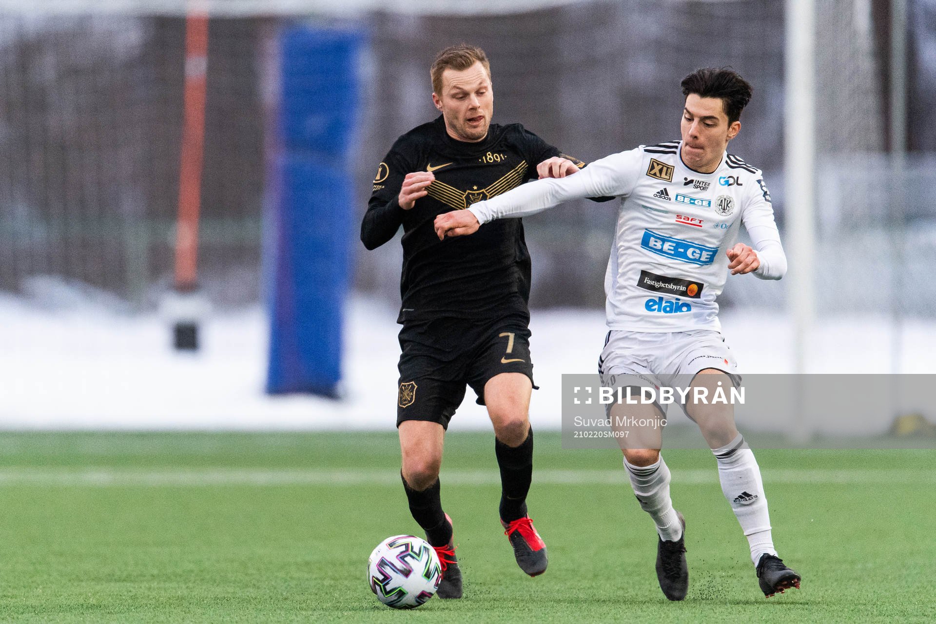 s Sebastian Larsson och Oskarshamns Flamur Dzelili