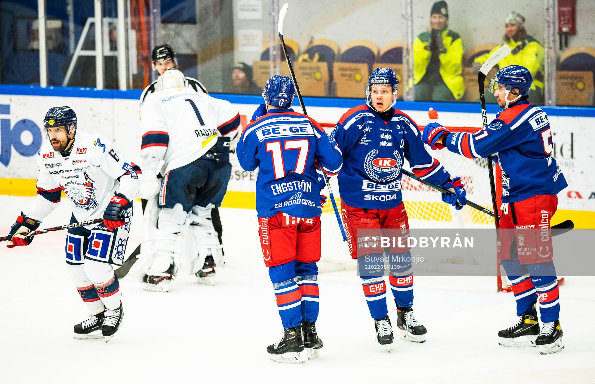 Oskarshamns Max Veronneau jublar med Jonas Engström och