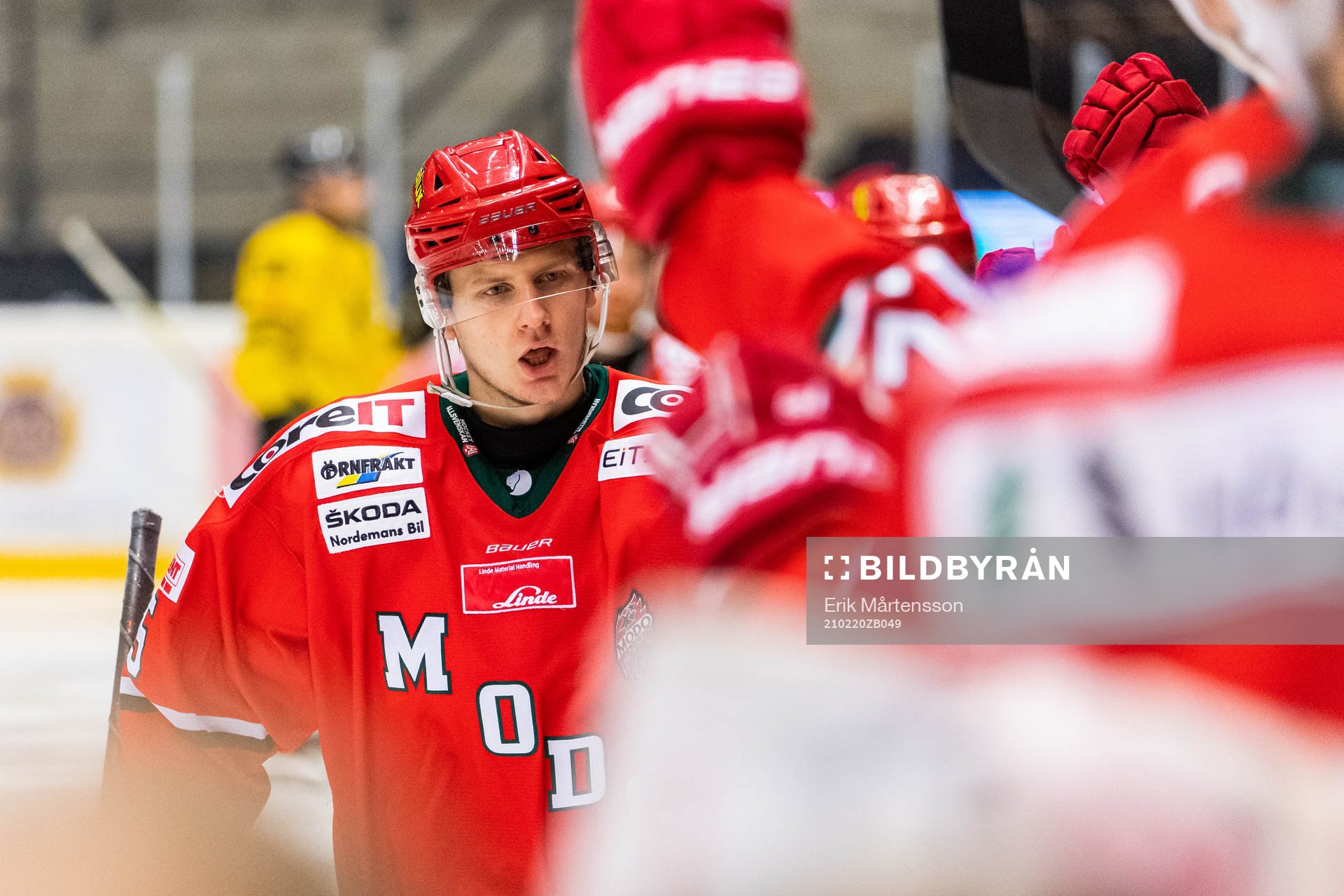 Modos Filip Sveningsson jublar