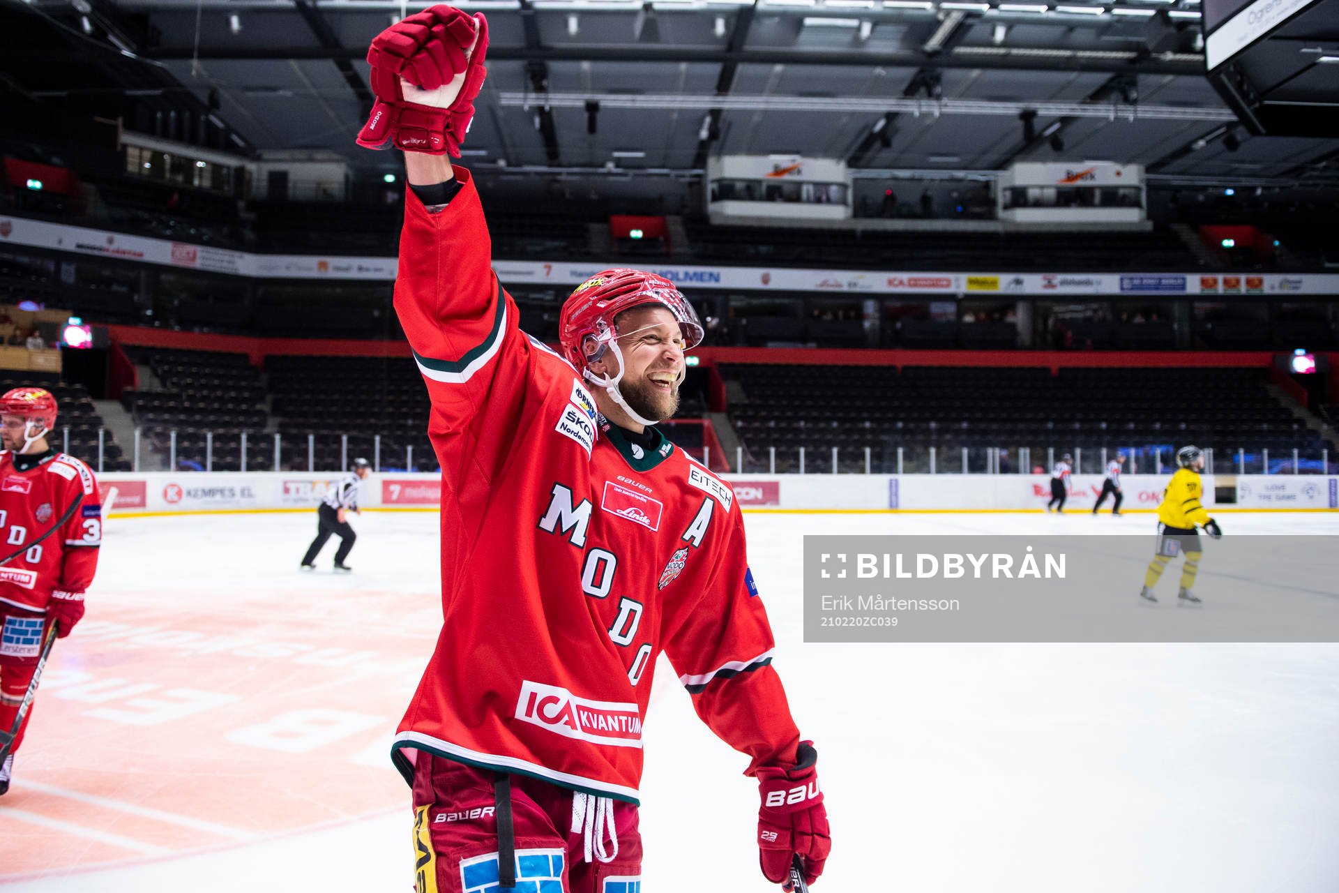 Modos Johan Harju jublar