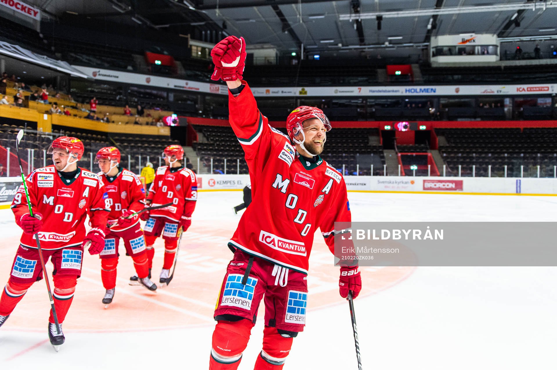 Modos Johan Harju jublar