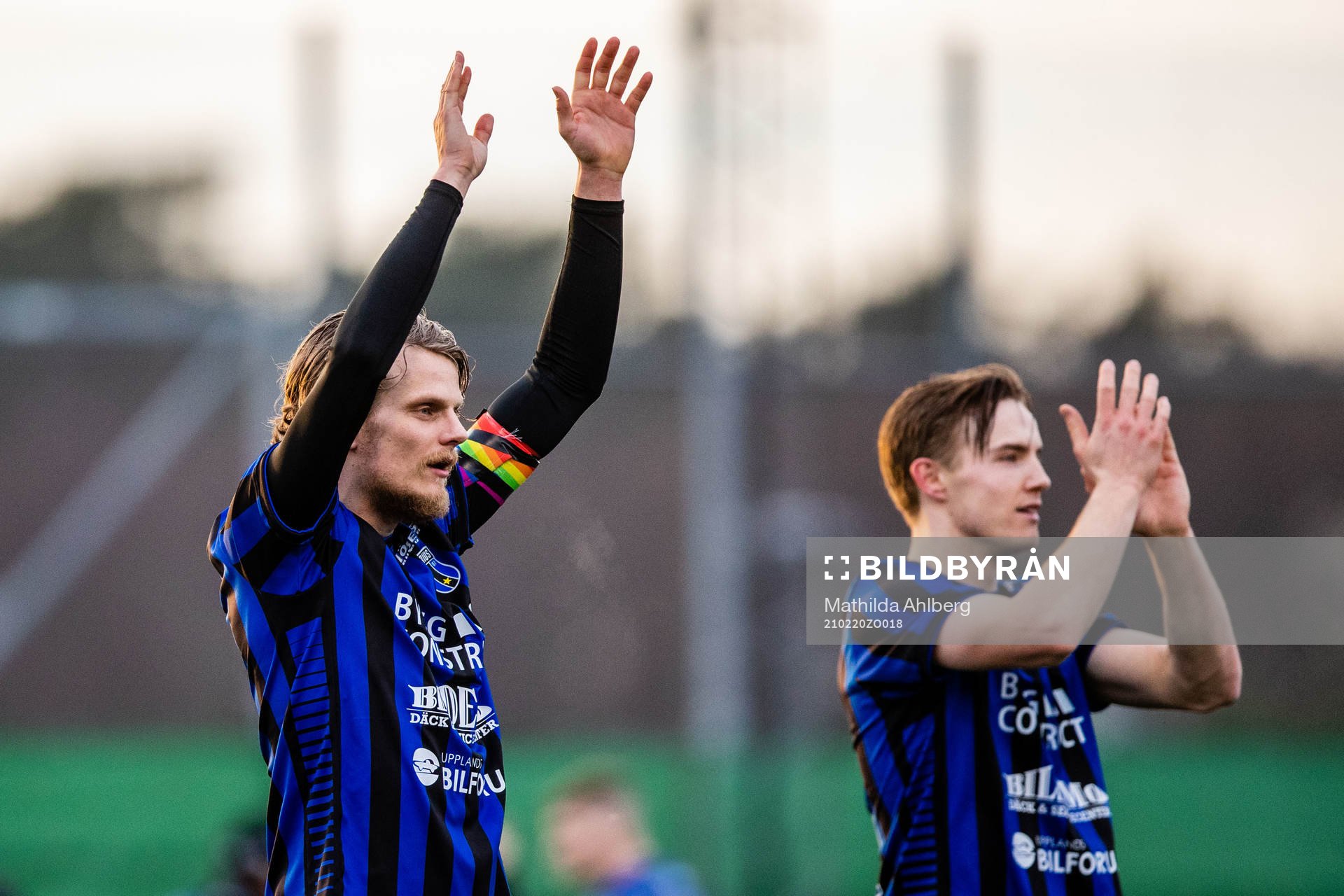 Sirius Tim Björkström tackar supportrar