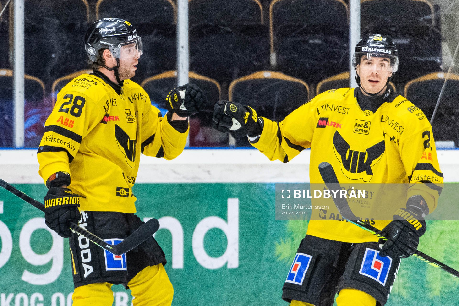 Västerås Lukas Zetterberg jublar med Henrik Hetta