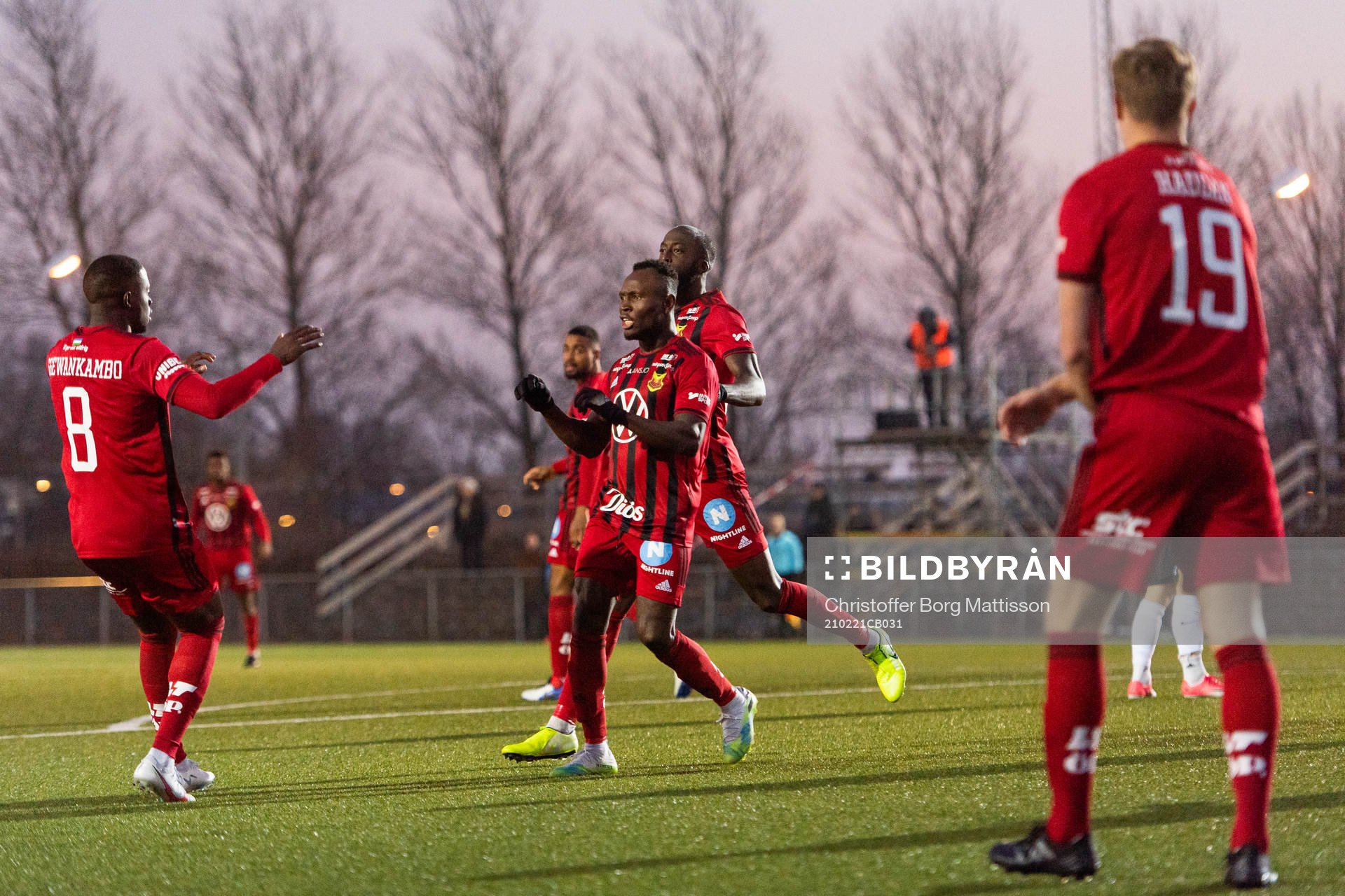 Östersunds Isak Ssewankambo och Samuel Laryea Mensiro jublar efter 0-1 under fotbollsmatchen i Svenska Cupen mellan Landskrona och Östersund den 21 februari 2021 i Landskrona.