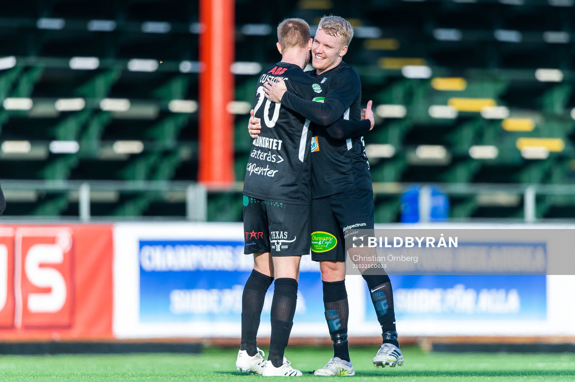 Västerås Kevin Custovic och Simon Johansson jublar