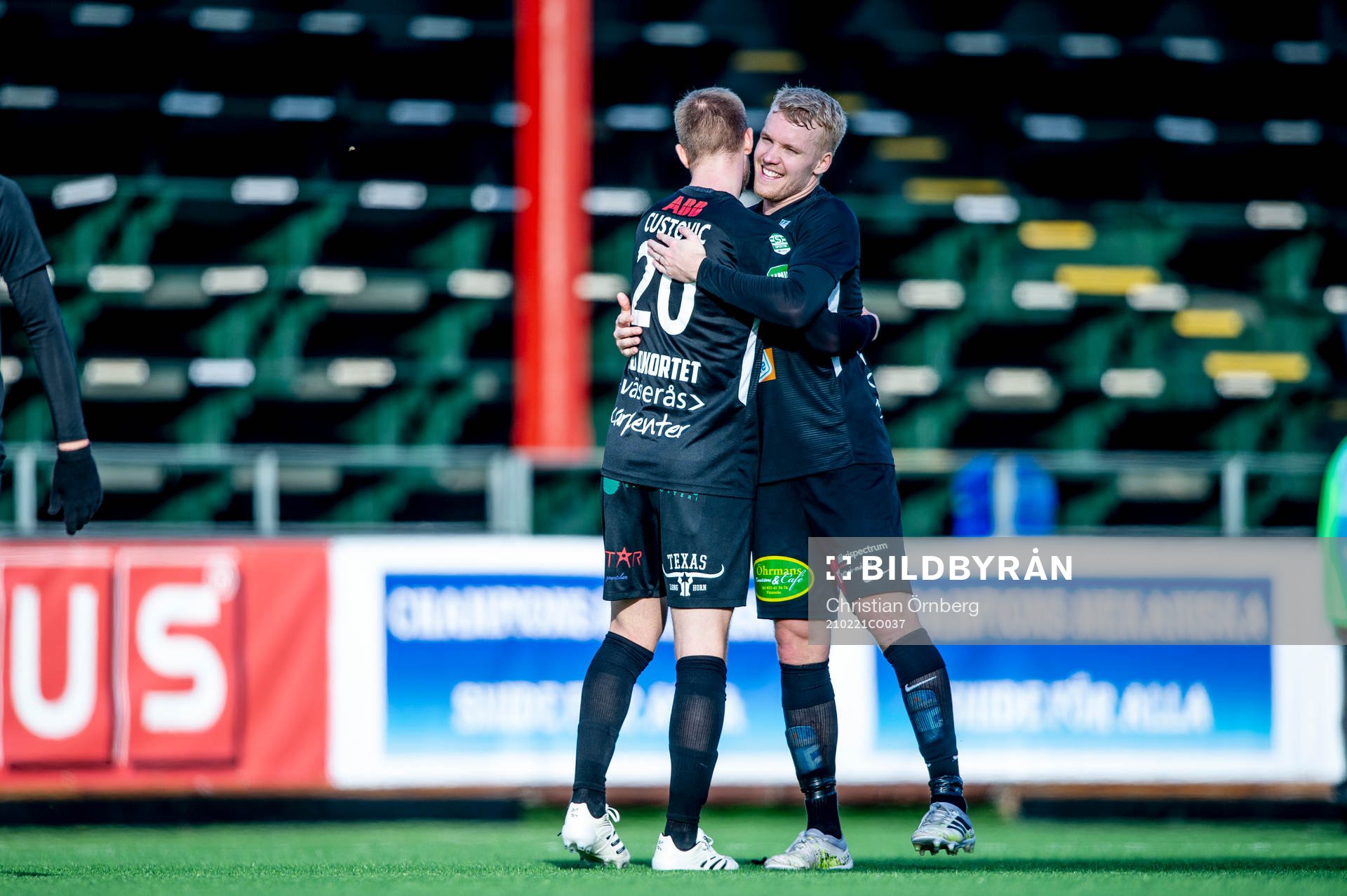 Västerås Kevin Custovic och Simon Johansson jublar