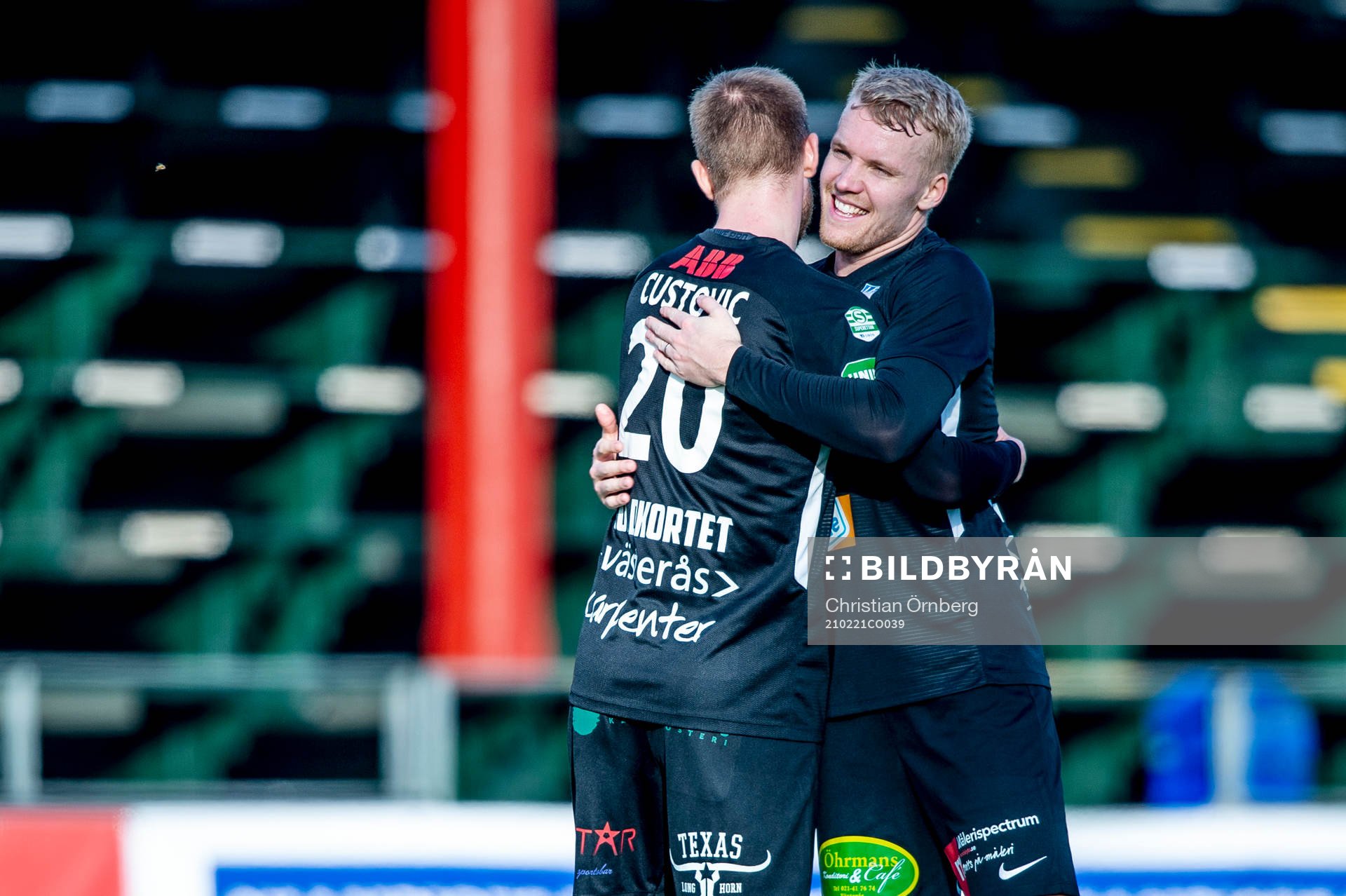 Västerås Kevin Custovic och Simon Johansson jublar