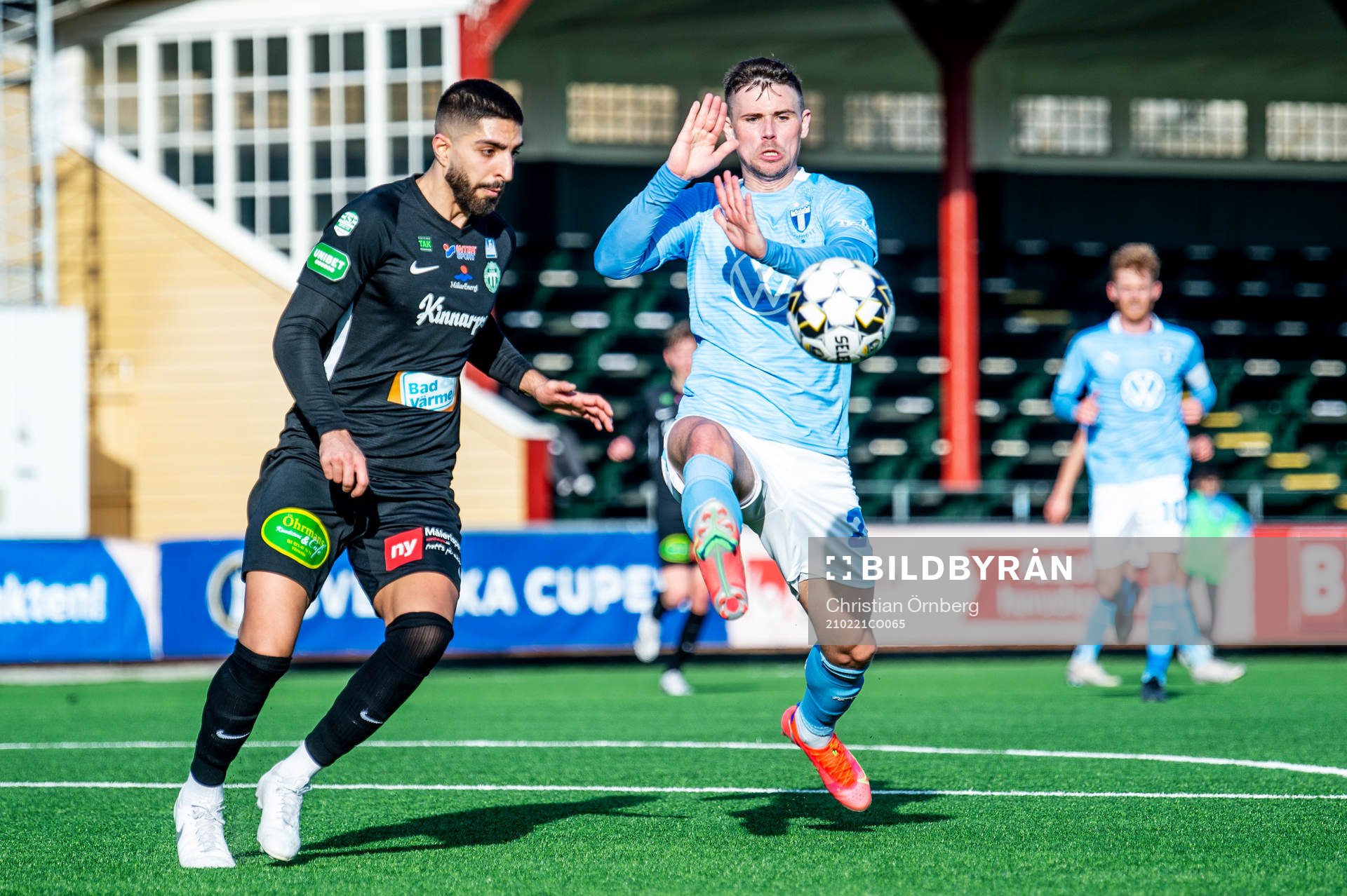 Västerås Sean Sabetkar mot Malmö FFs Marcus Antonsson