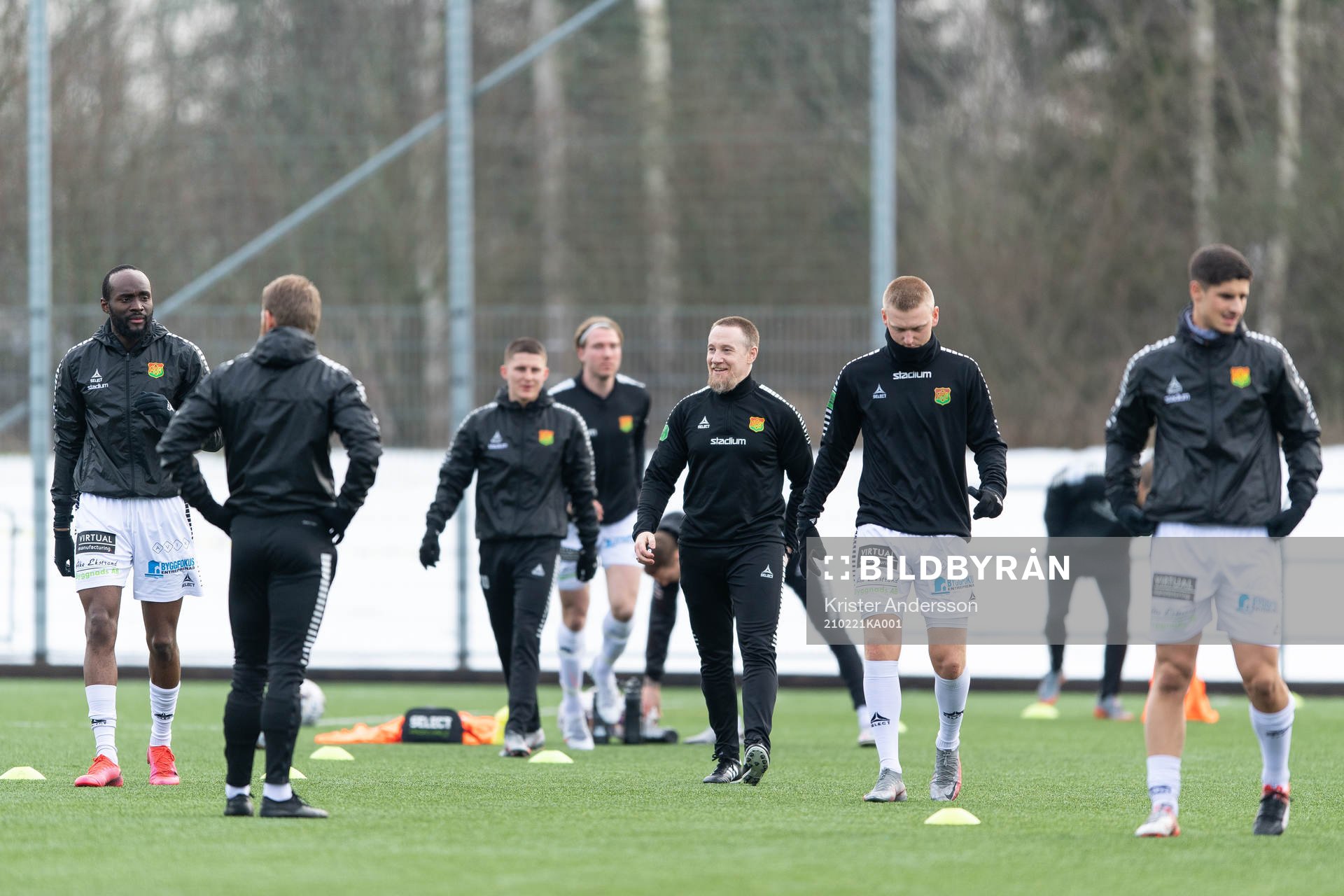 GAIS spelare värmer före fotbollsmatchen i Svenska Cupen