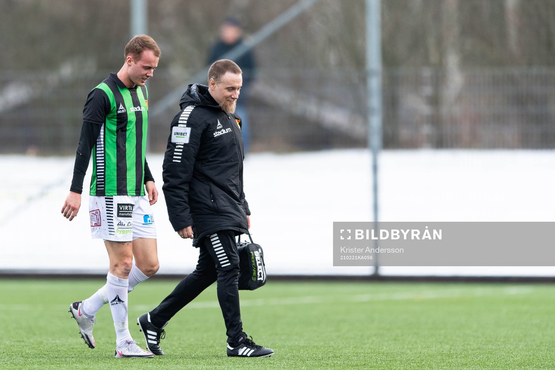 GAIS Daniel Sterner får kliva av för behandling