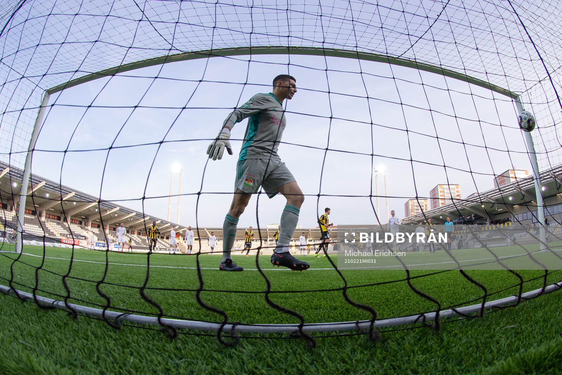 Dalkurds målvakt Jonathan Viscosi deppar