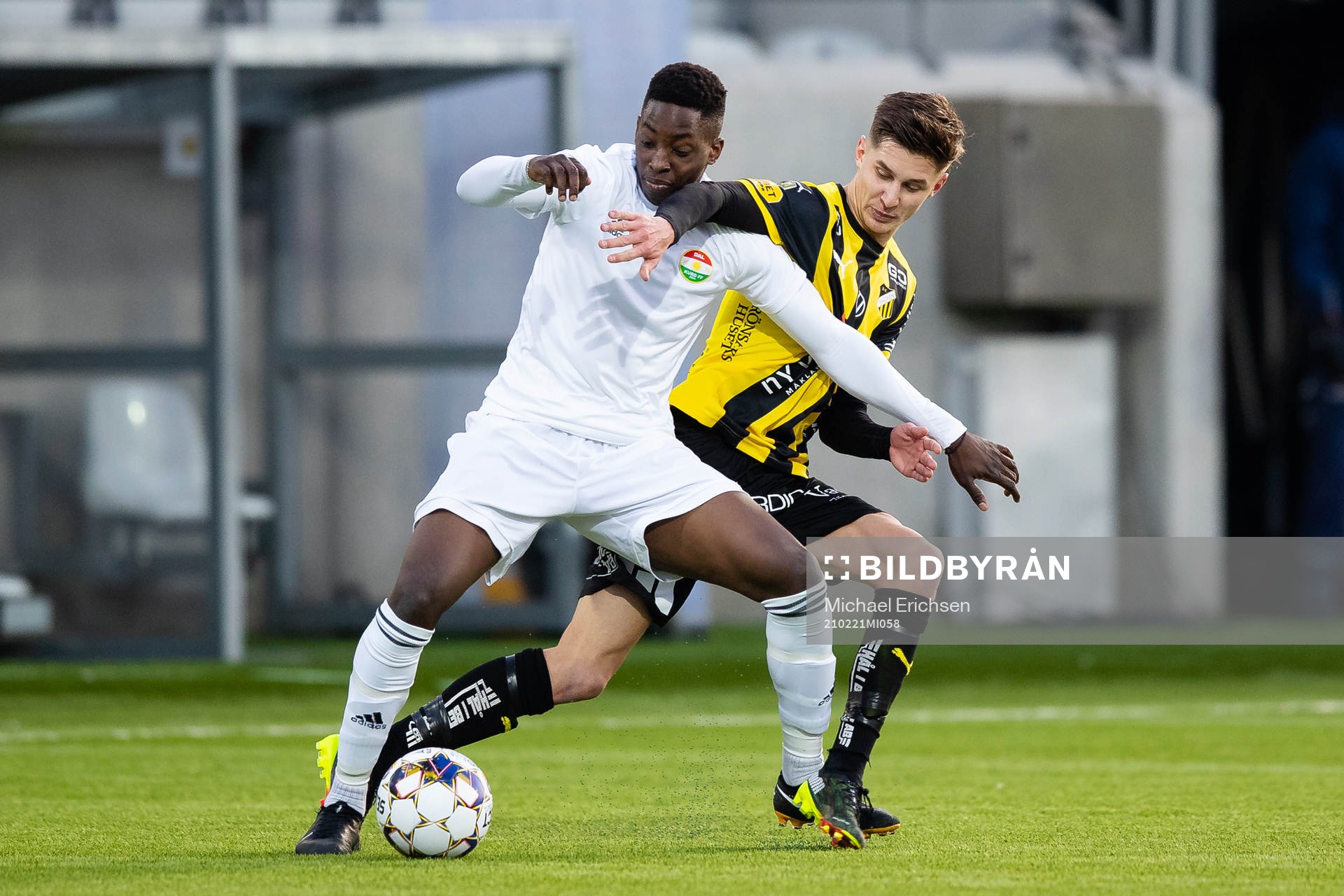 Dalkurds Samouil Izountouemoi och Häckens Leo Bengtsson