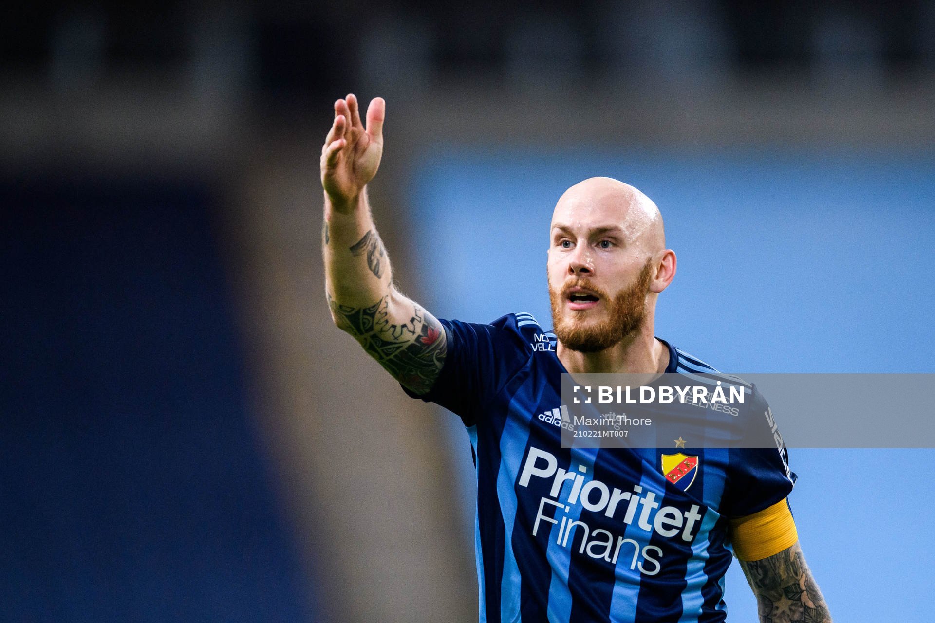 Djurgårdens Magnus Eriksson reagerar på ett domslut