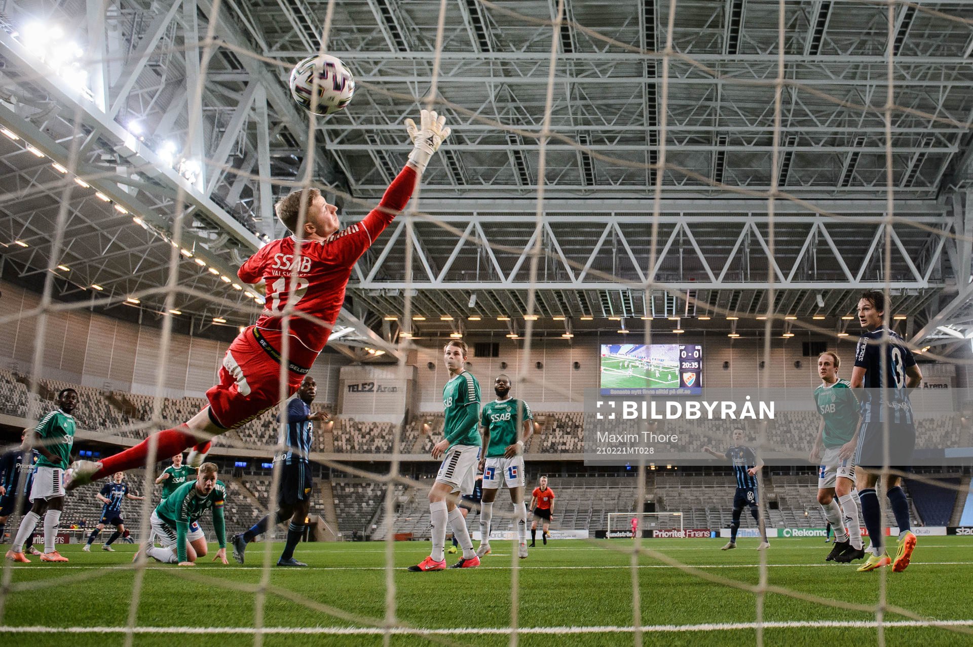 Djurgårdens Aslak Witry går 1-0 bakom Brages målvakt