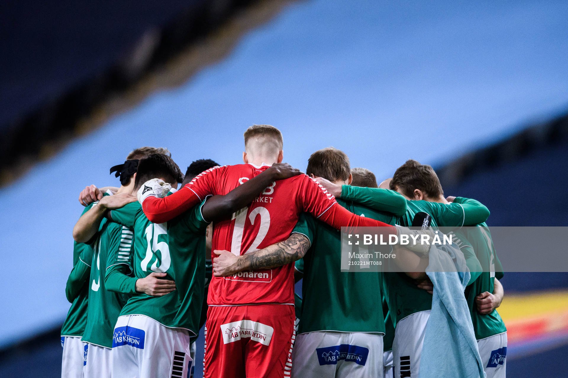 Brages spelare samlas inför fotbollsmatchen i Svenska Cupen mellan Djurgården och Brage den 21 februari 2021 i Stockholm. 