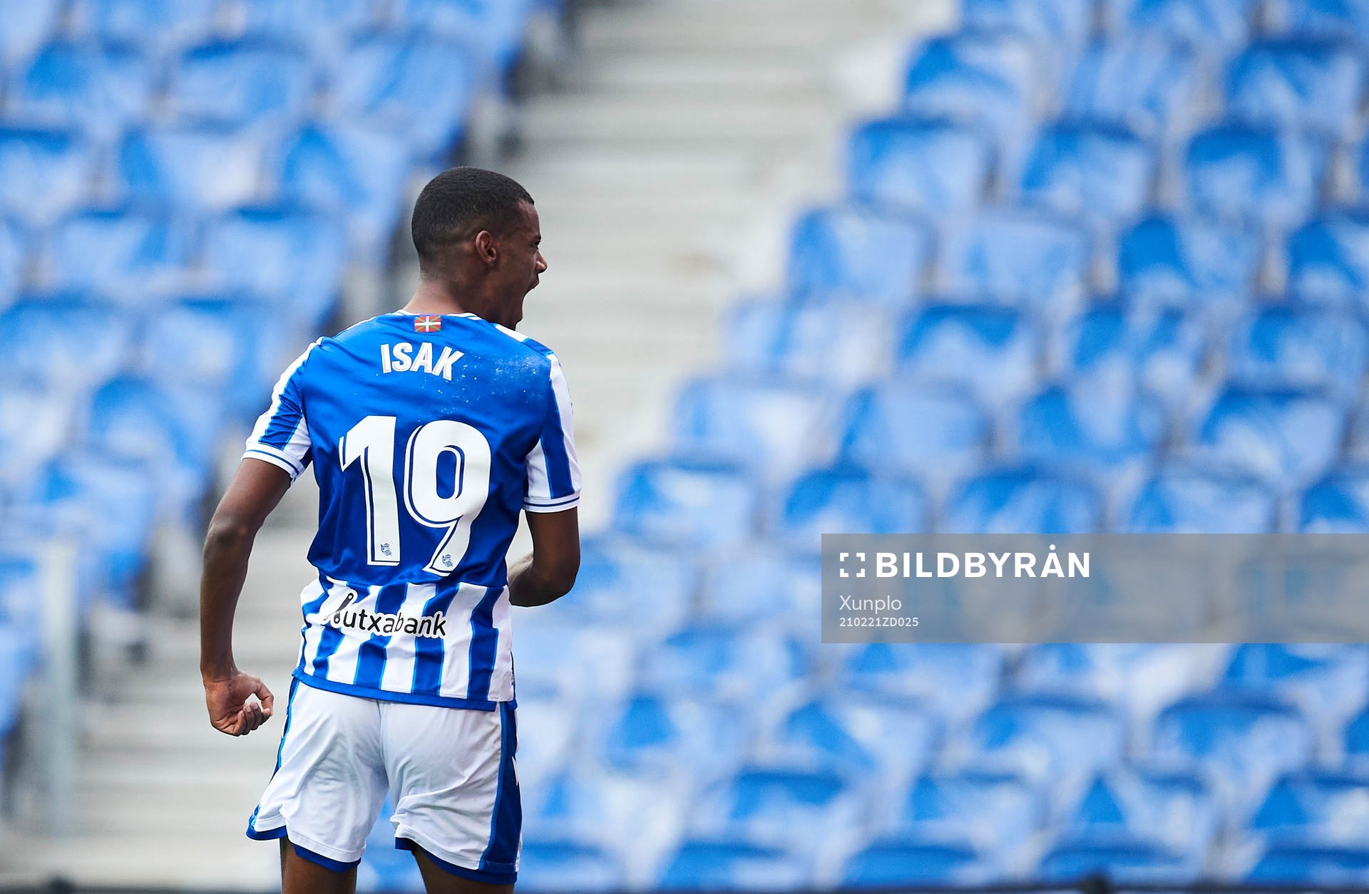 Alexander Isak of Real Sociedad celebrates