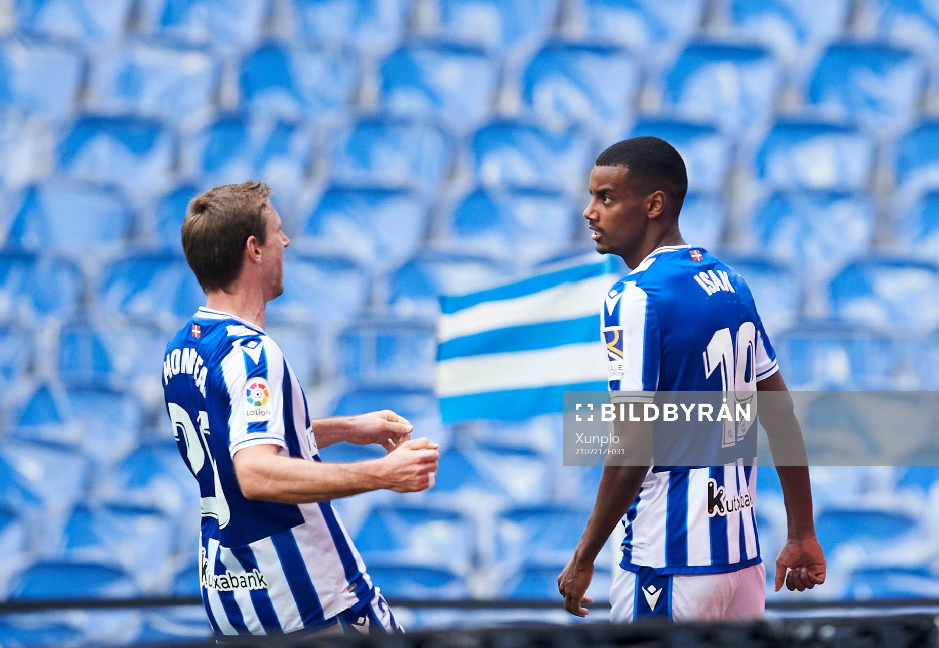 Alexander Isak of Real Sociedad celebrates with Nacho
