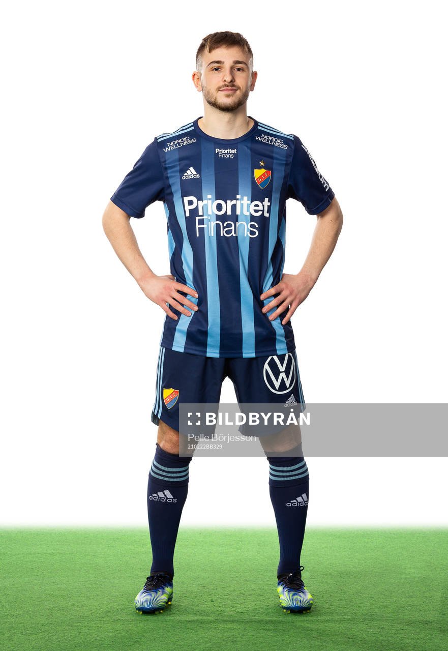 Djurgårdens Albion Ademi poserar för ett porträtt den 22 februari 2021 i Stockholm.