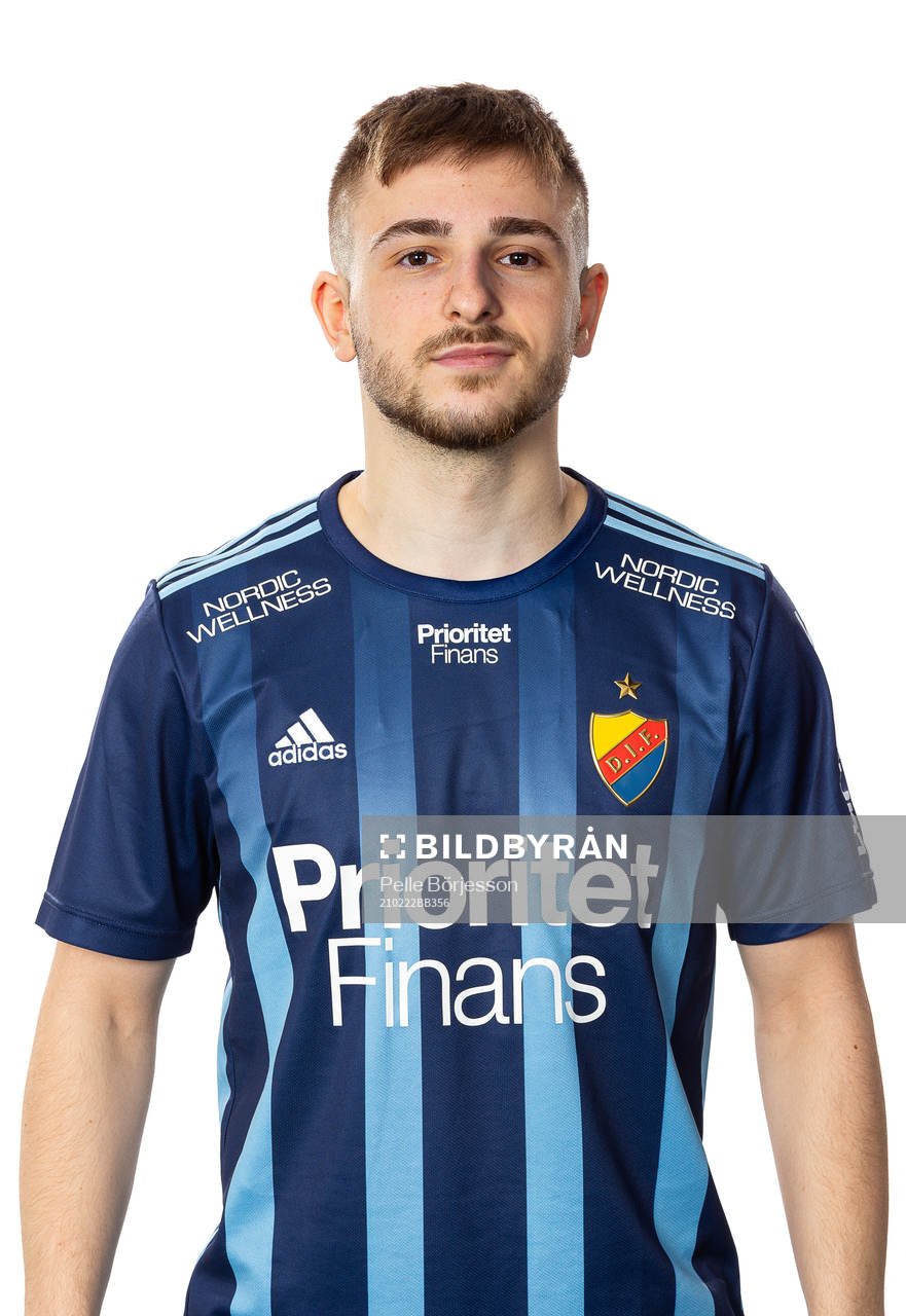 Djurgårdens Albion Ademi poserar för ett porträtt den 22 februari 2021 i Stockholm.