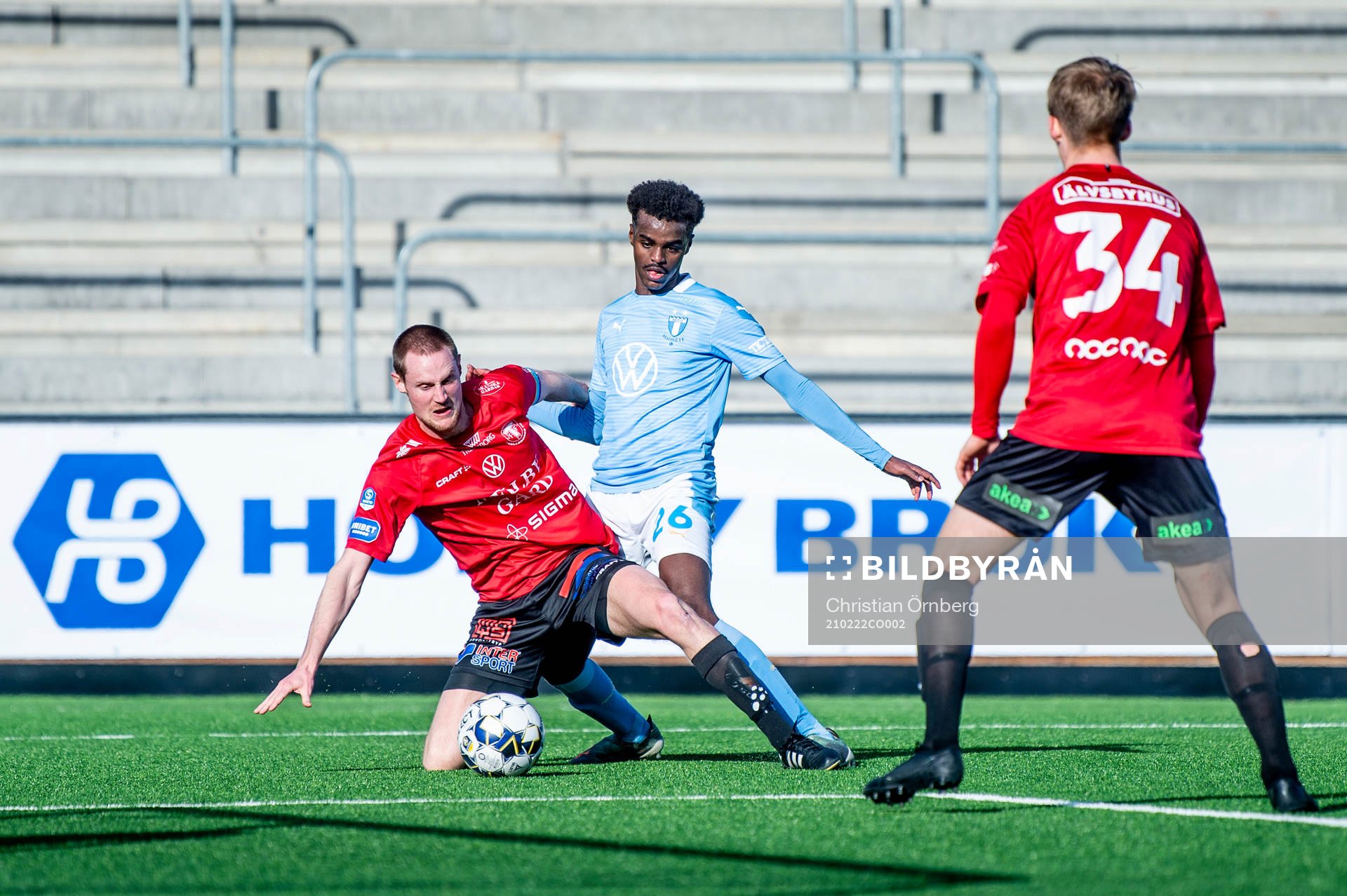 Malmö FFs Mubaarak Nuh mot Trelleborgs Anton Tideman och