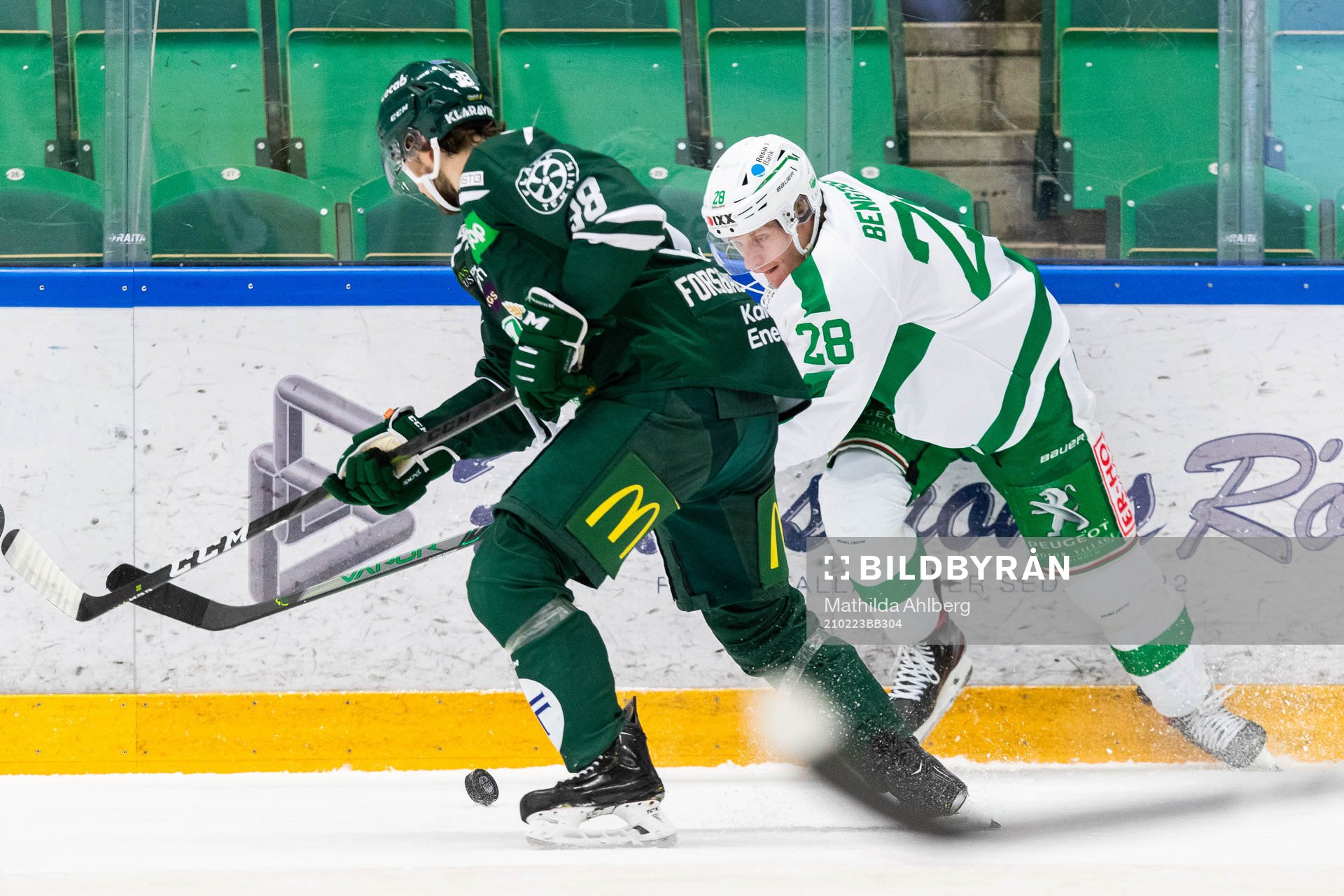 Färjestads Jakob Forsbacka Karlsson och Rögles Anton