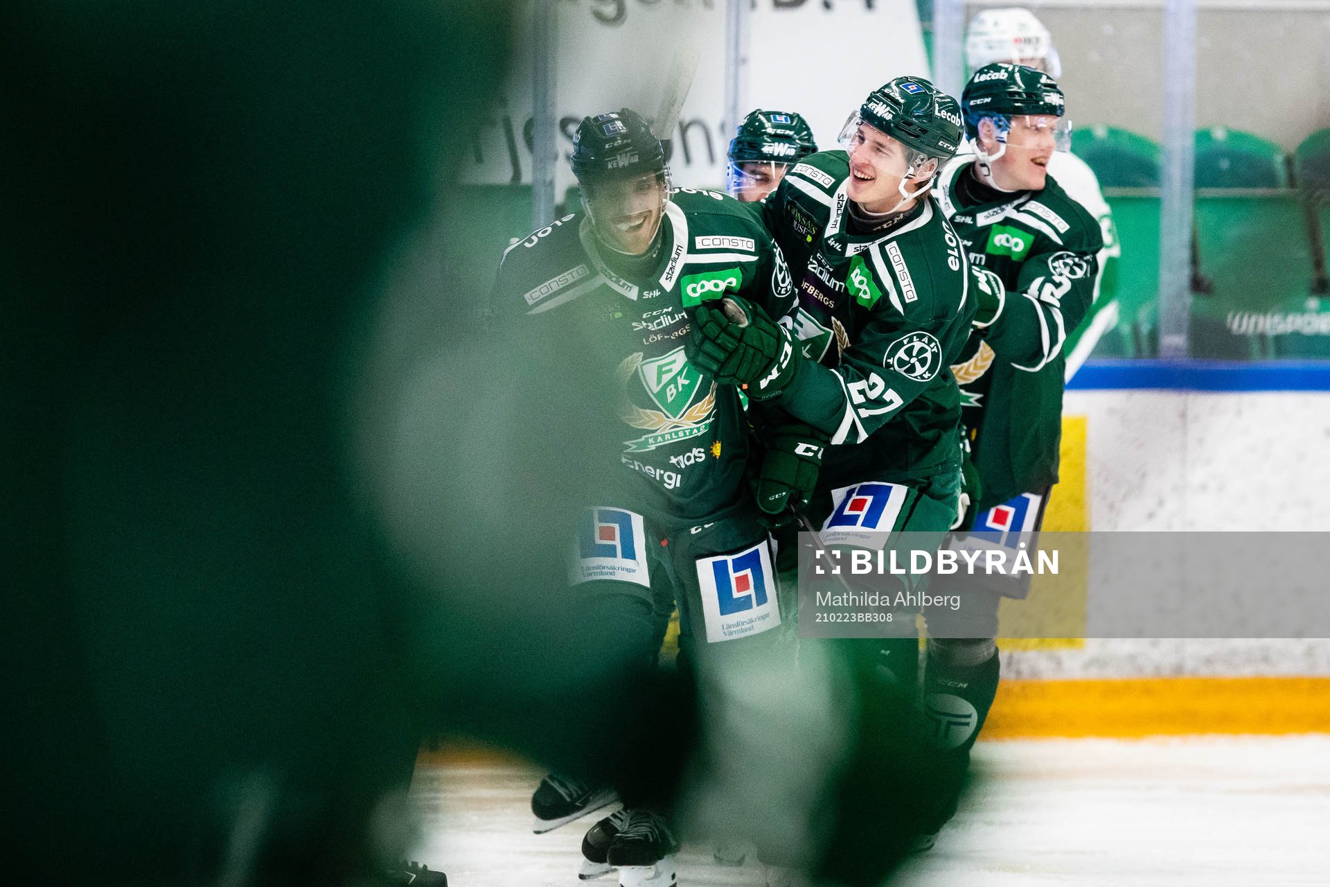 Färjestads Pontus Widerström jublar med lagkamrater