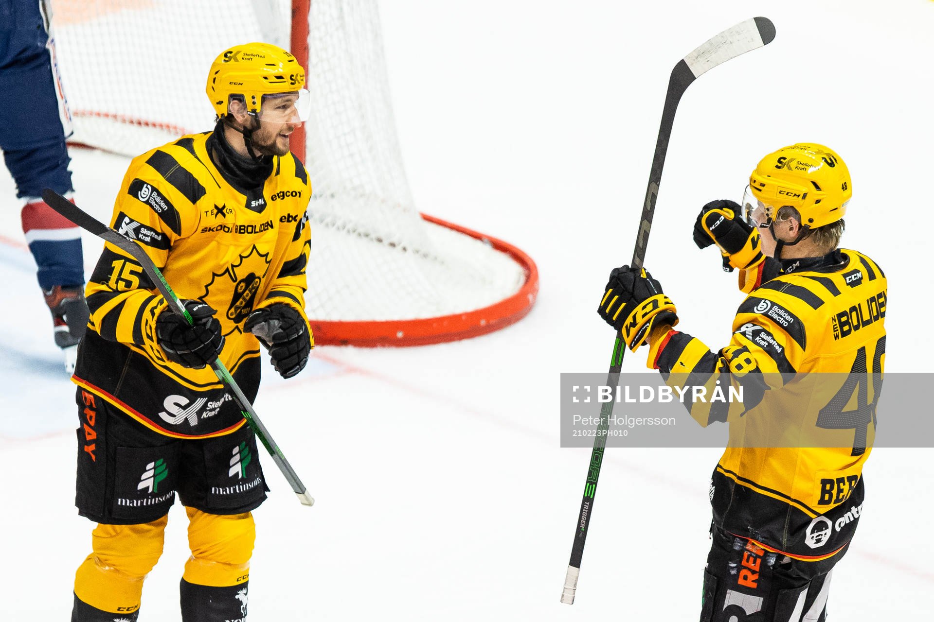 Skellefteås Melker Karlsson  jublar med målskytten till