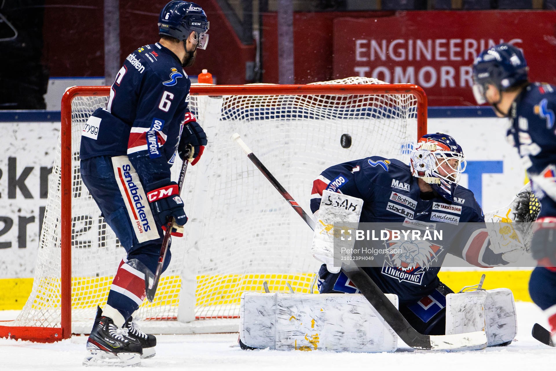 Skellefteås Melker Karlsson (ej i bild) gör 2-5 bakom