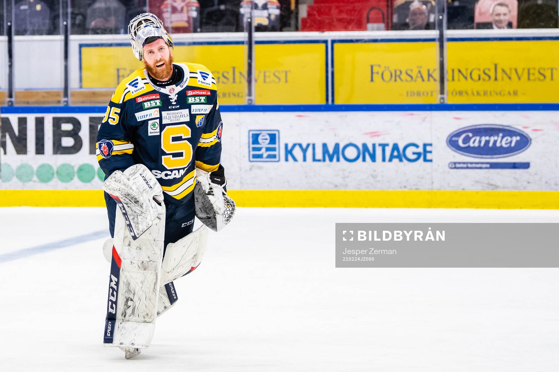 Södertäljes målvakt Jussi Rynnäs jublar