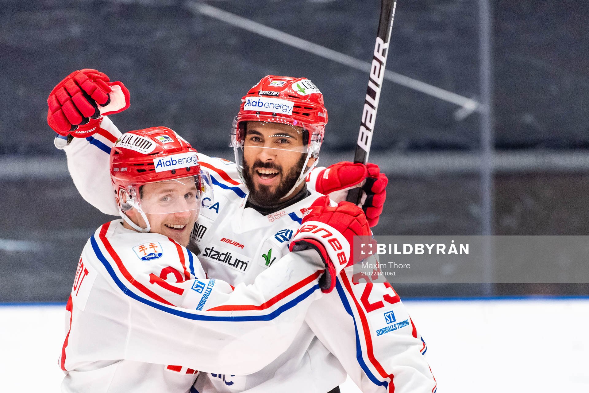 Timrås Hugo Reinhardt och Jeremy Boyce-Rotevall jublar