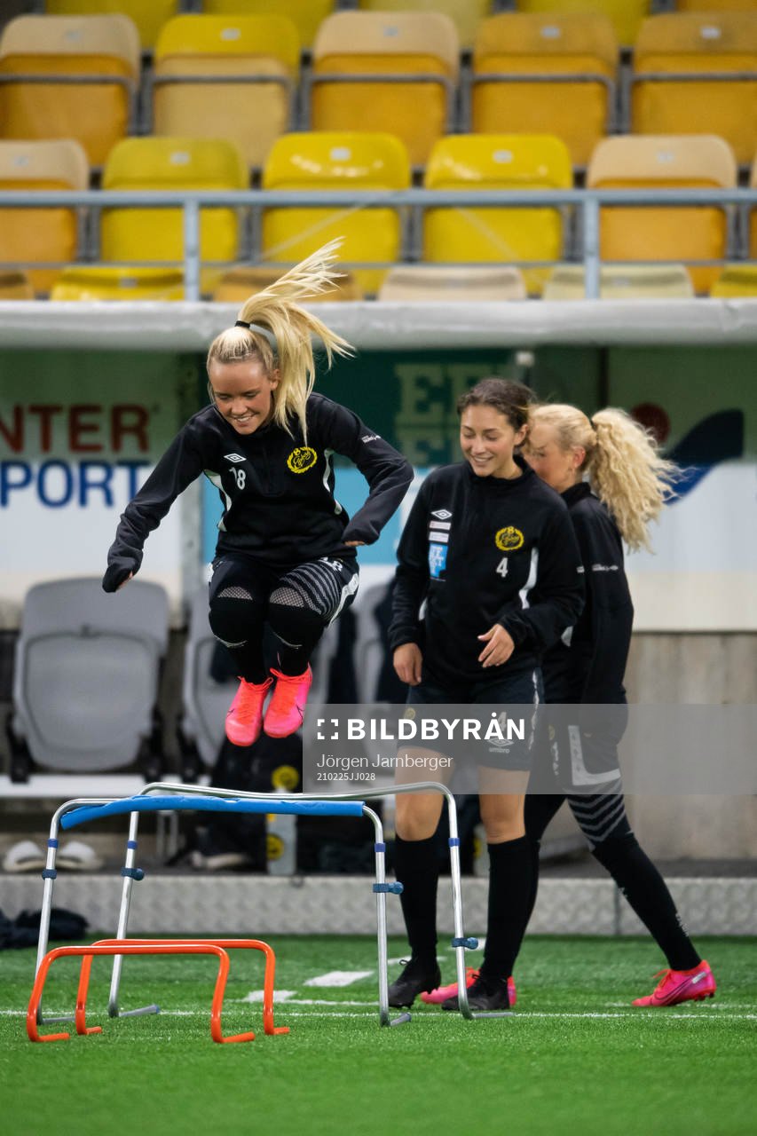 Moa Skoglund och Cornelia Lind Kékesy